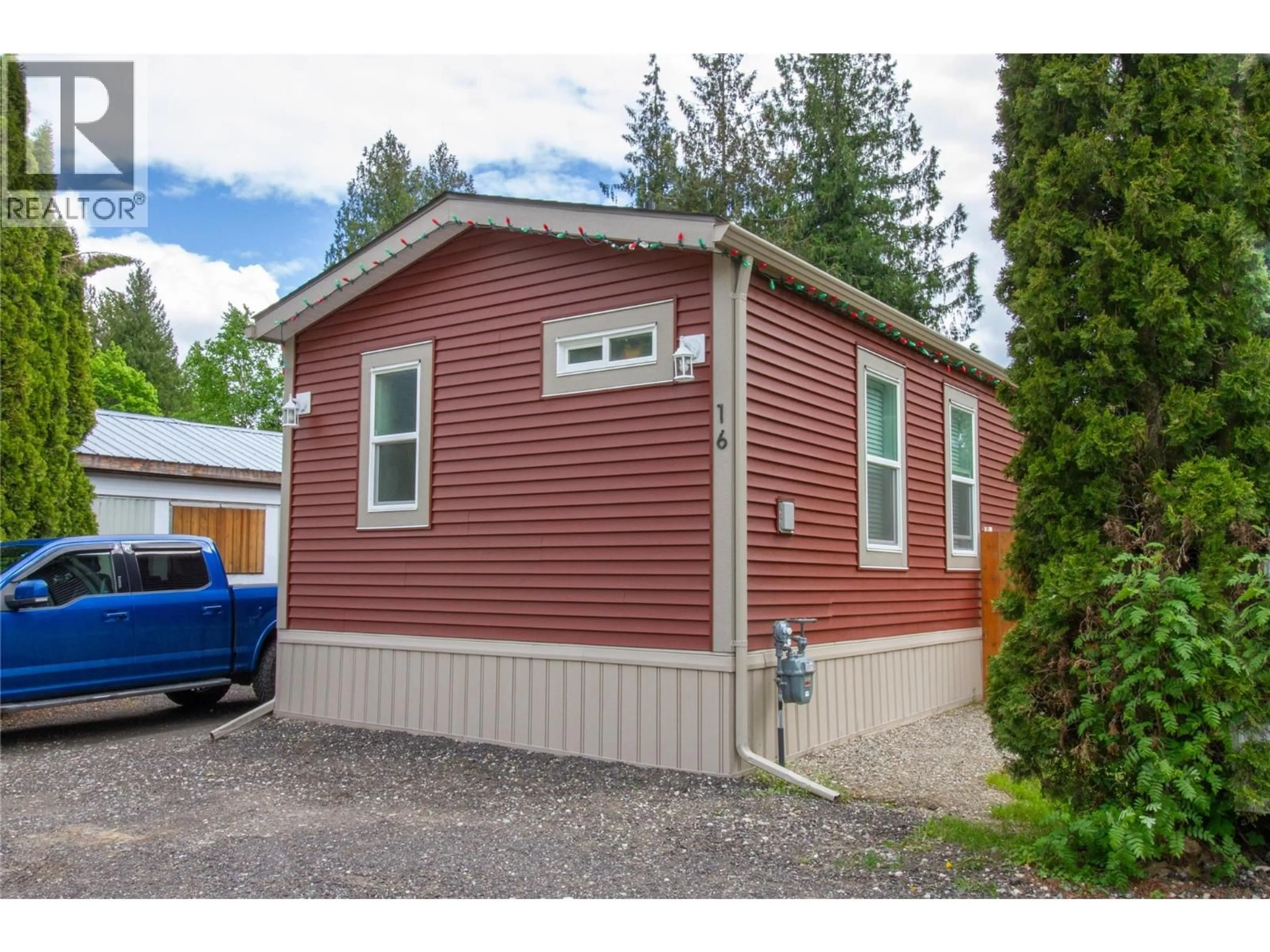 Home with vinyl exterior material, street for 16 - 978 LUNDELL ROAD, Revelstoke British Columbia V0E2S0