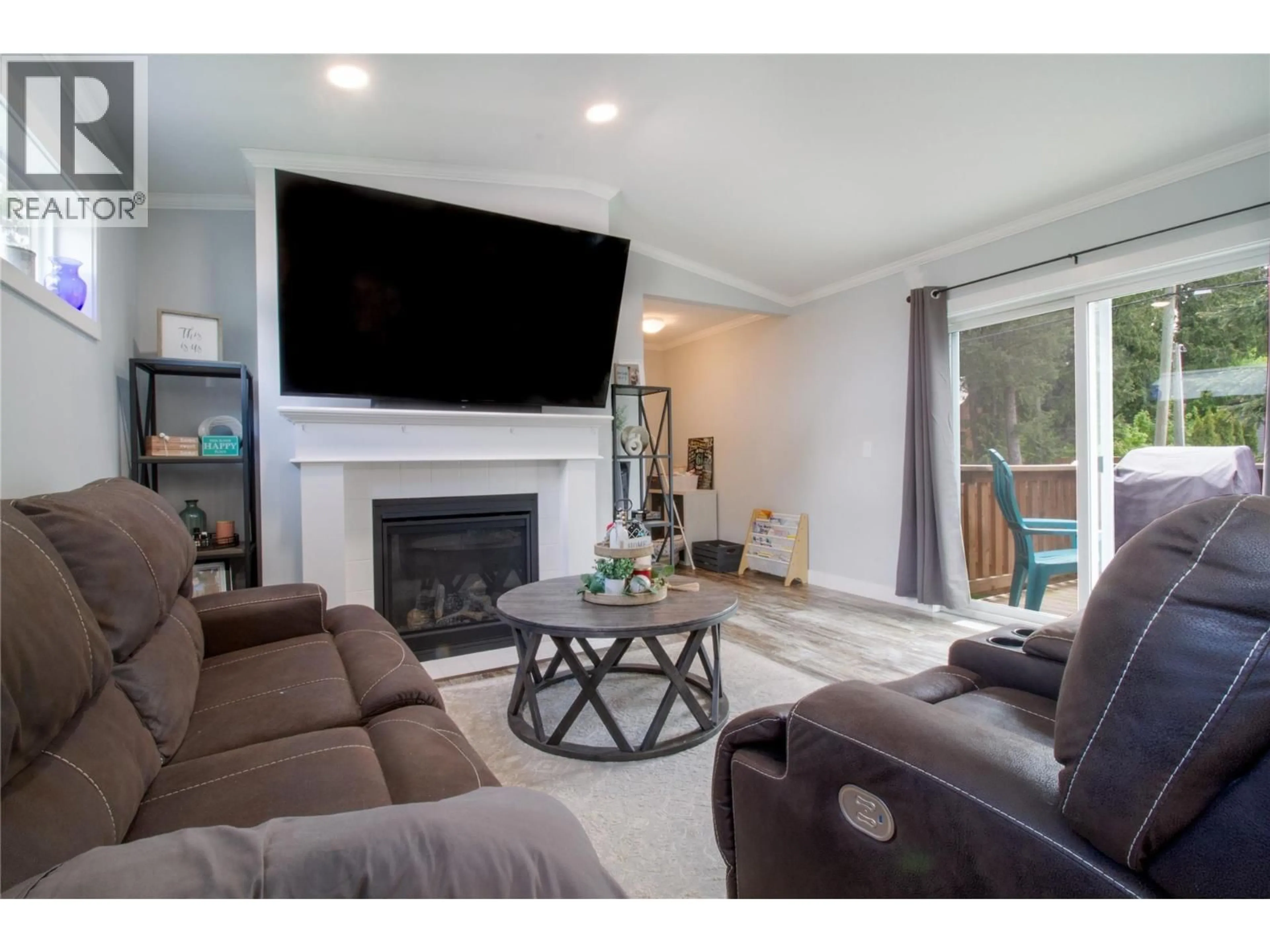 Living room with furniture, unknown for 16 - 978 LUNDELL ROAD, Revelstoke British Columbia V0E2S0