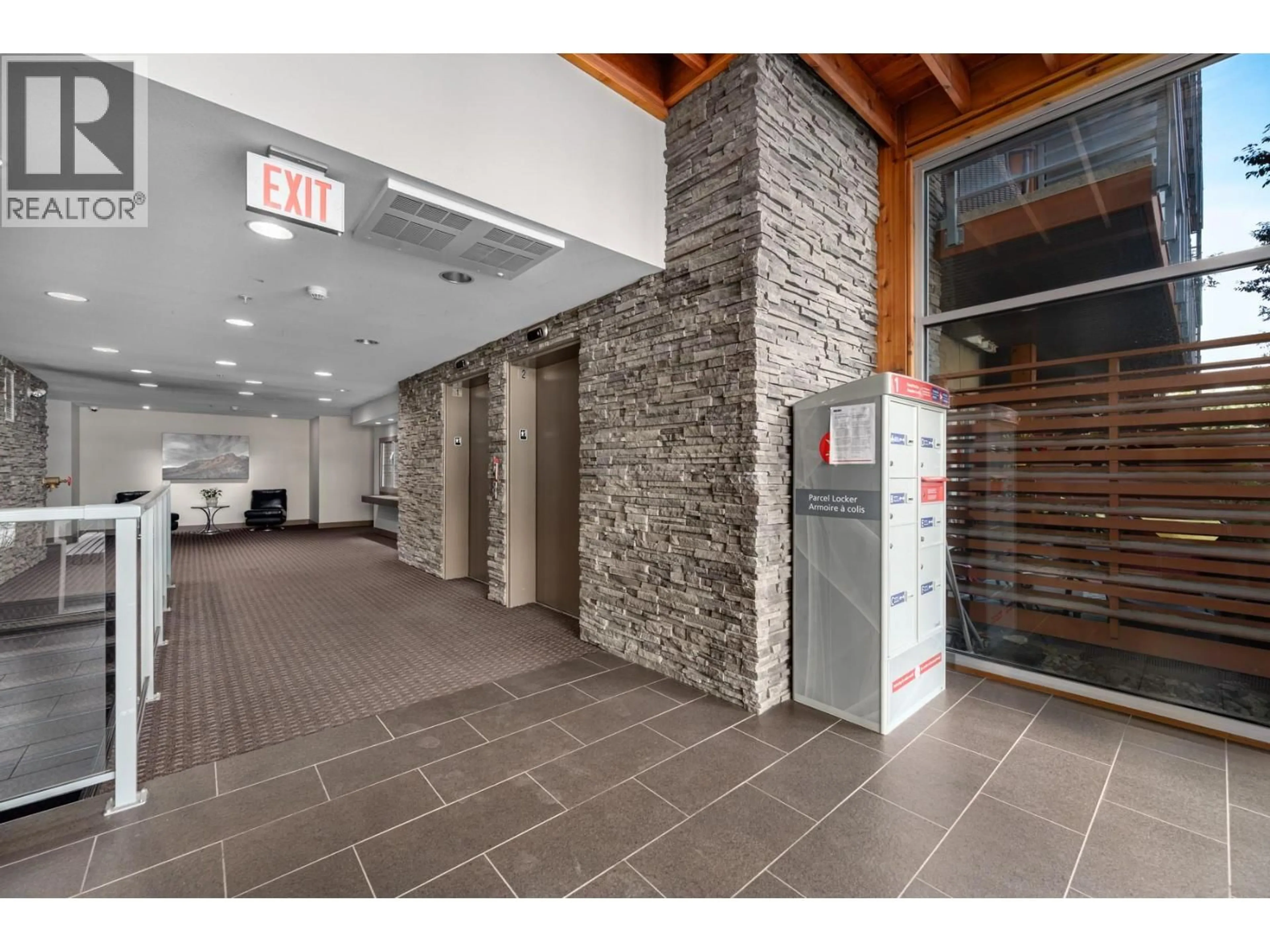 Indoor foyer for 3213 - 1040 TALASA COURT, Kamloops British Columbia V2H0C4