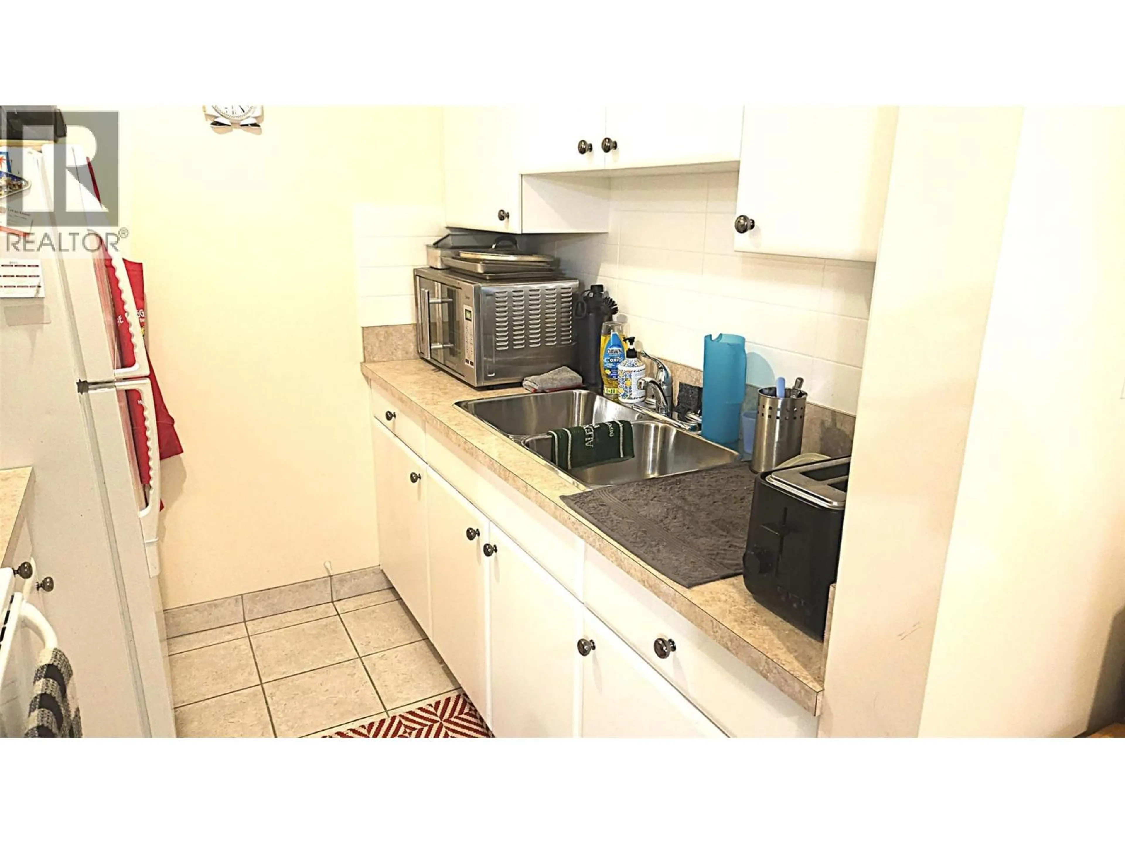 Standard kitchen, ceramic/tile floor for 224 - 1560 SUMMIT DRIVE, Kamloops British Columbia V2E1R5