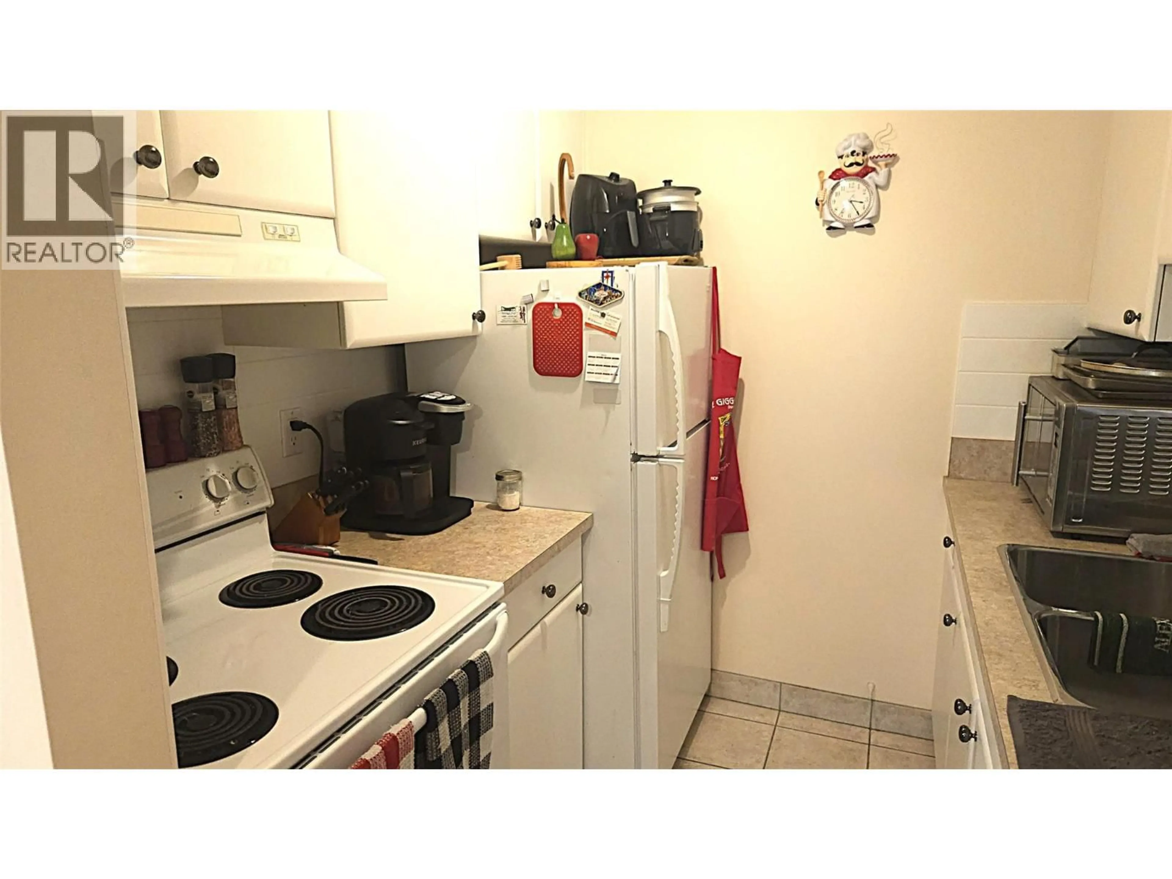 Standard kitchen, unknown for 224 - 1560 SUMMIT DRIVE, Kamloops British Columbia V2E1R5