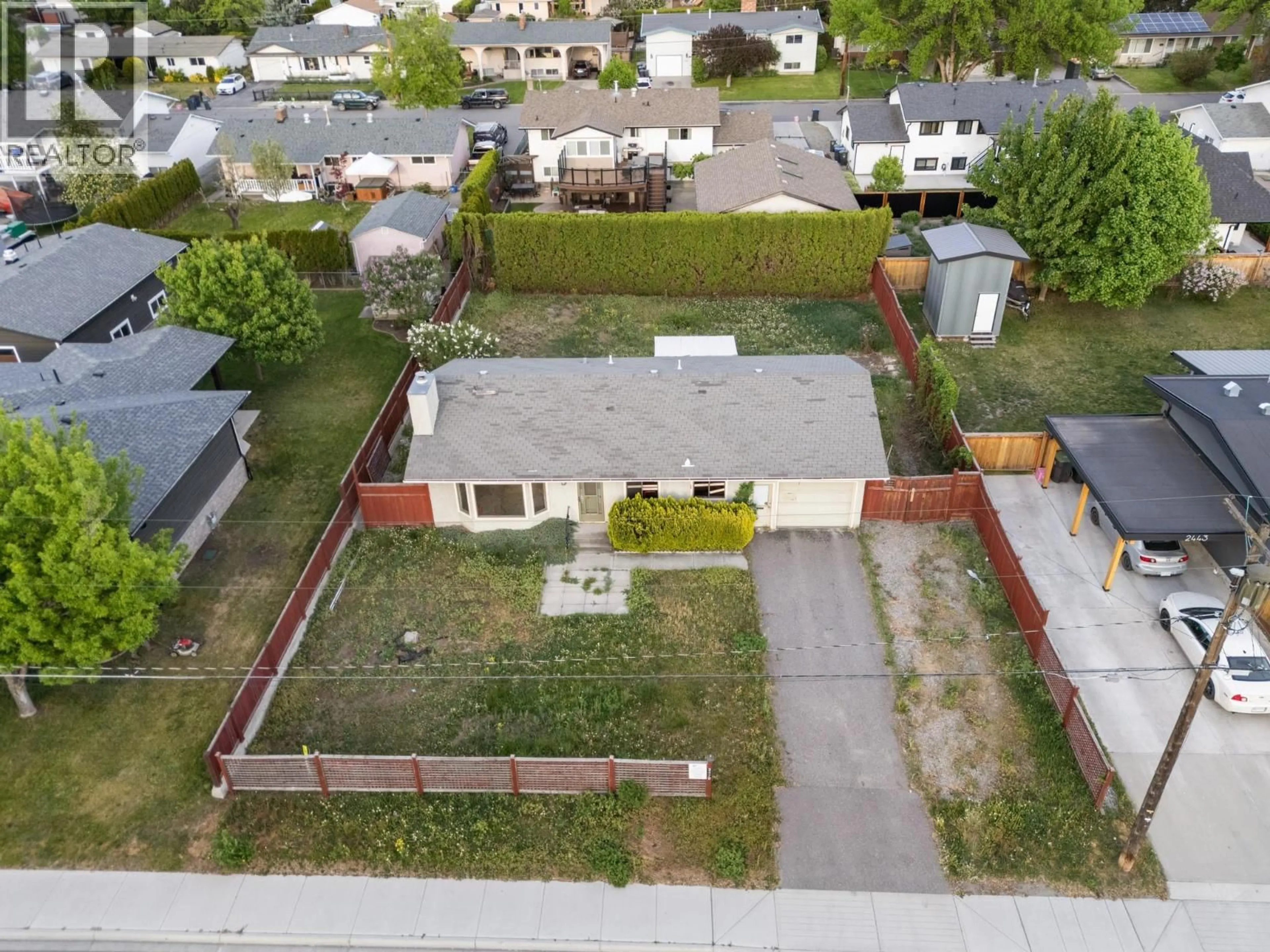 A pic from outside/outdoor area/front of a property/back of a property/a pic from drone, street for 2429 ETHEL STREET, Kelowna British Columbia V1Y3A4