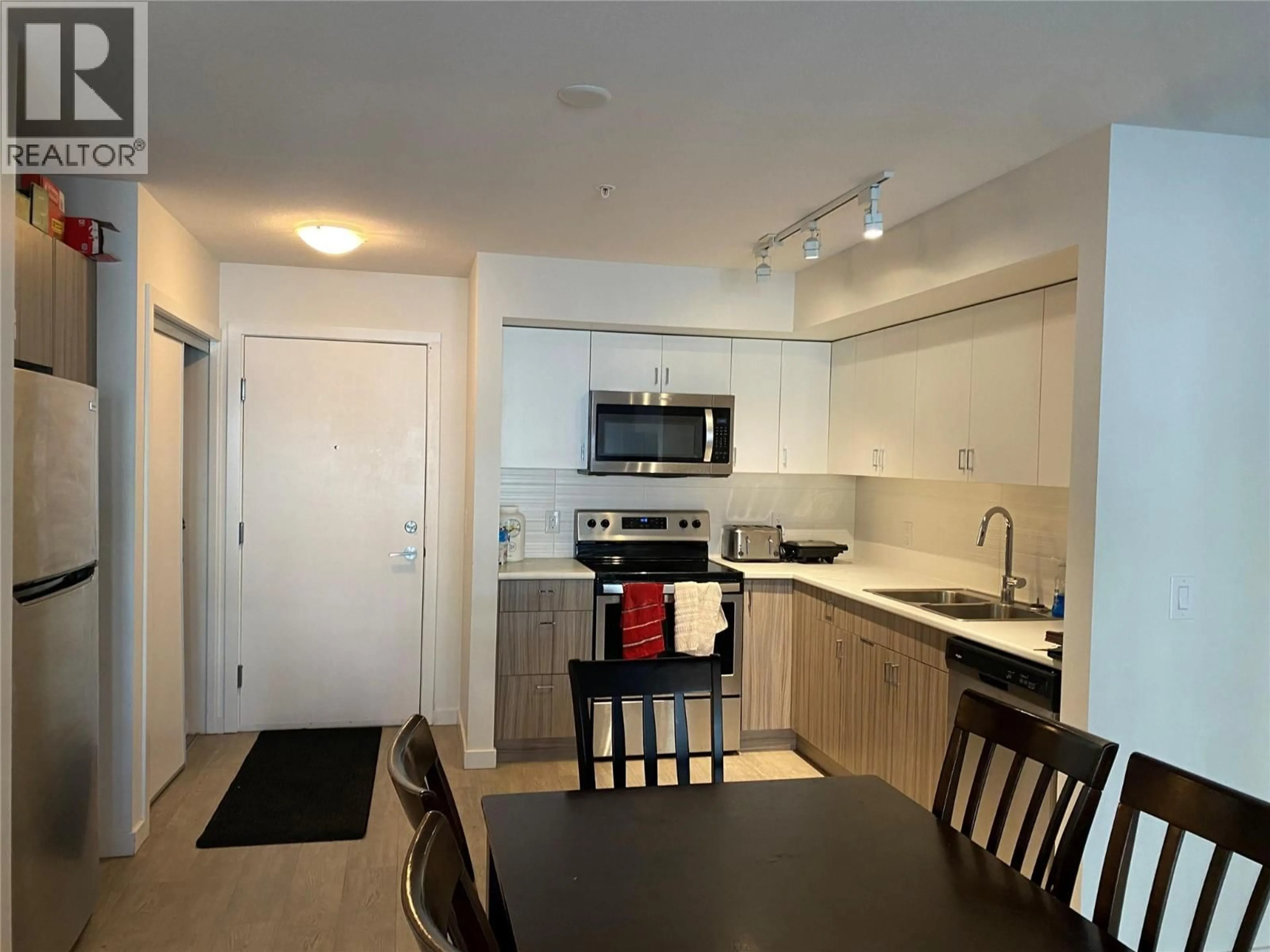Standard kitchen, unknown for 207 - 695 ACADEMY WAY, Kelowna British Columbia V1V0C7