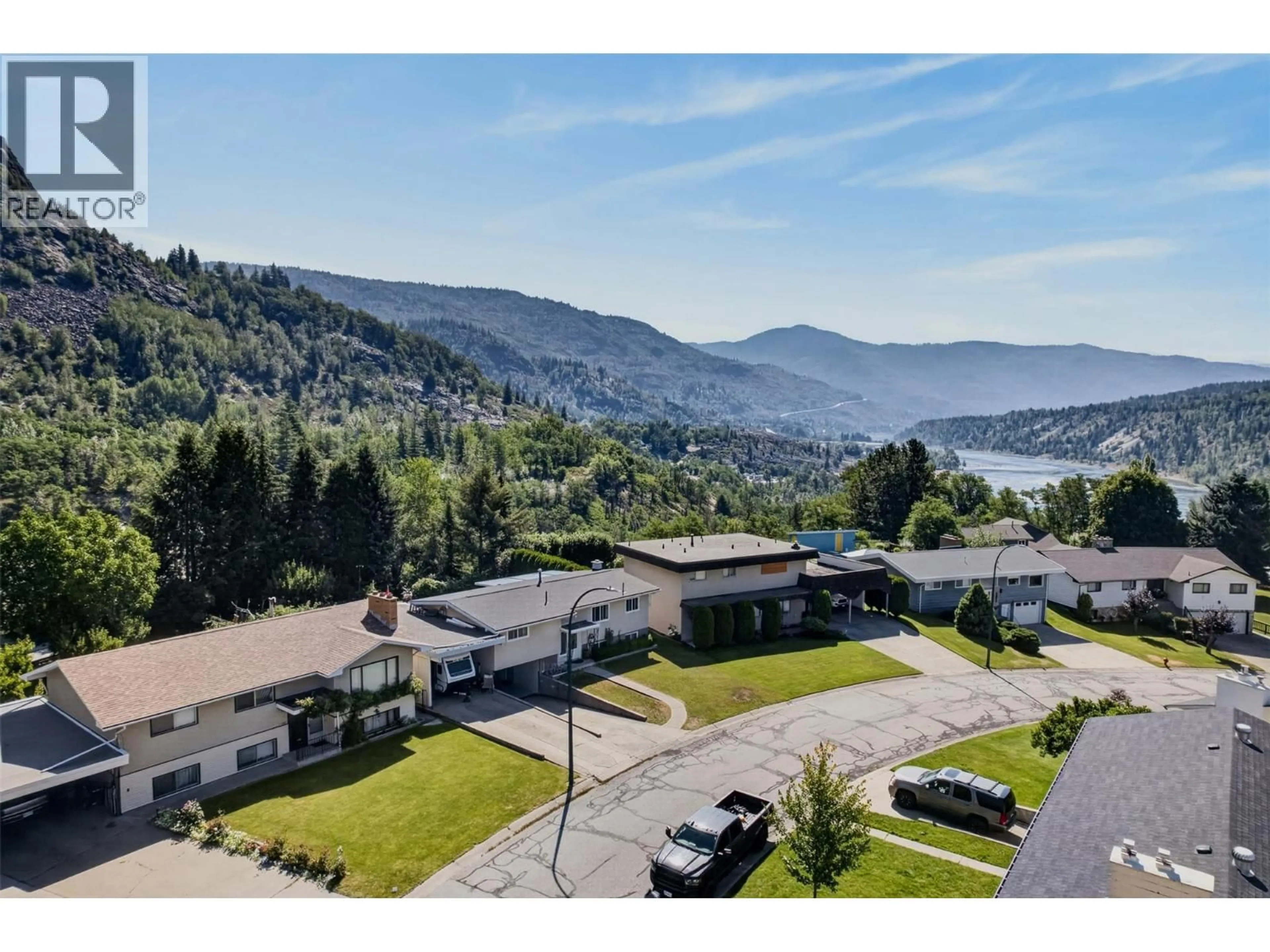 A pic from outside/outdoor area/front of a property/back of a property/a pic from drone, mountain view for 3955 WOODLAND DRIVE, Trail British Columbia V1R2V6