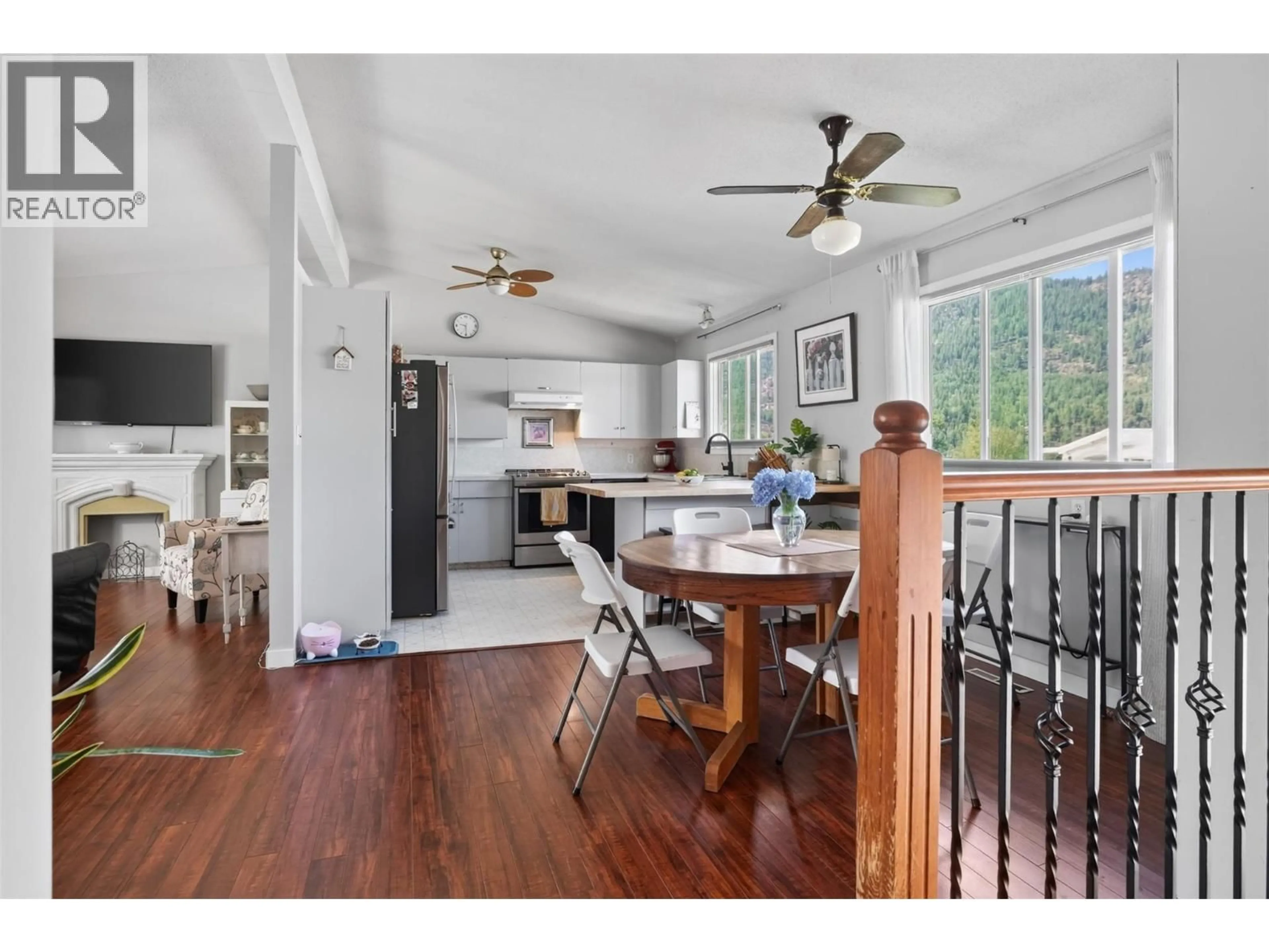 Open concept kitchen, wood/laminate floor for 3955 WOODLAND DRIVE, Trail British Columbia V1R2V6