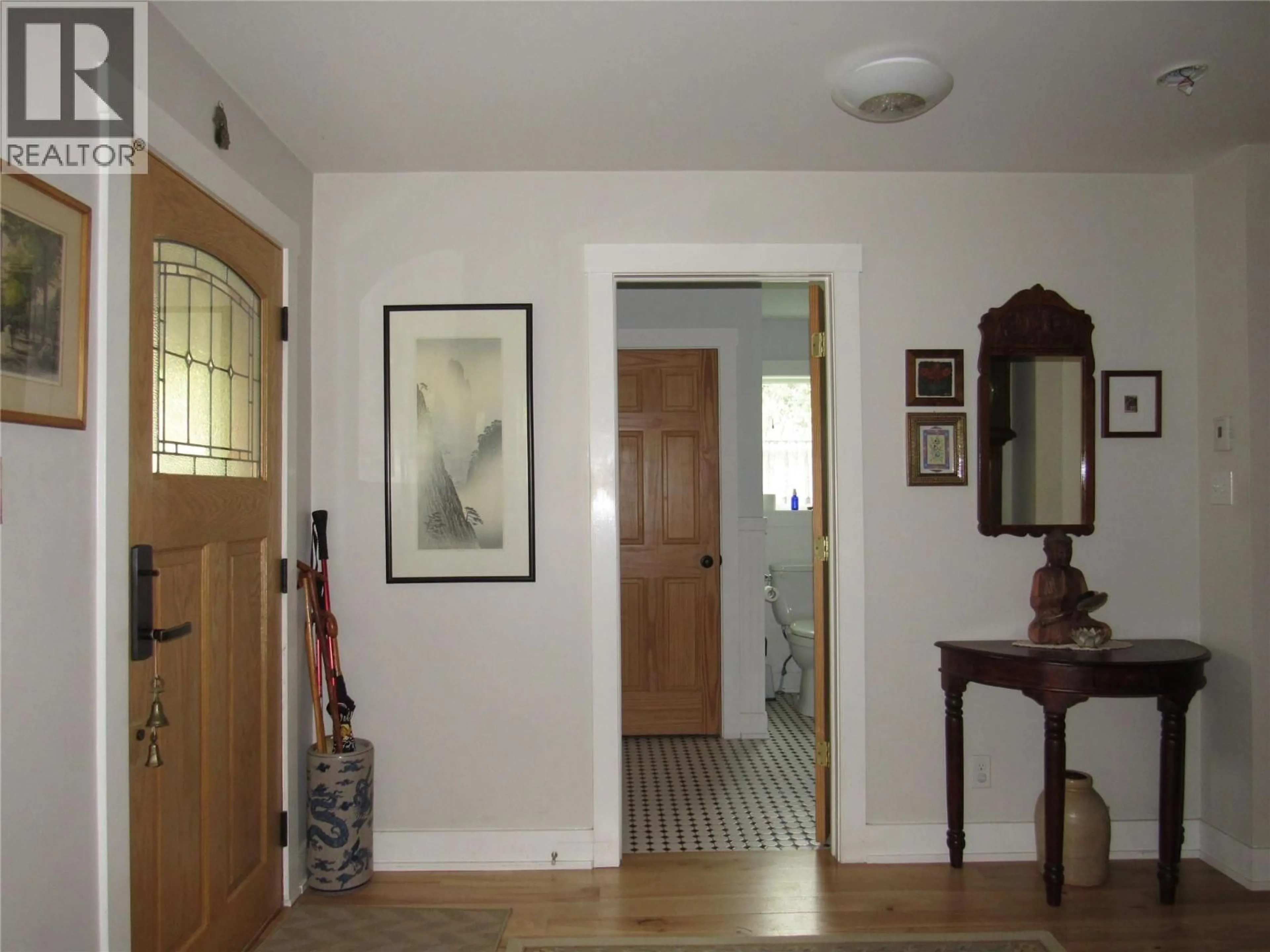 Indoor entryway for 5538 DUCKSWAY ROAD, Winlaw British Columbia V0G2J0