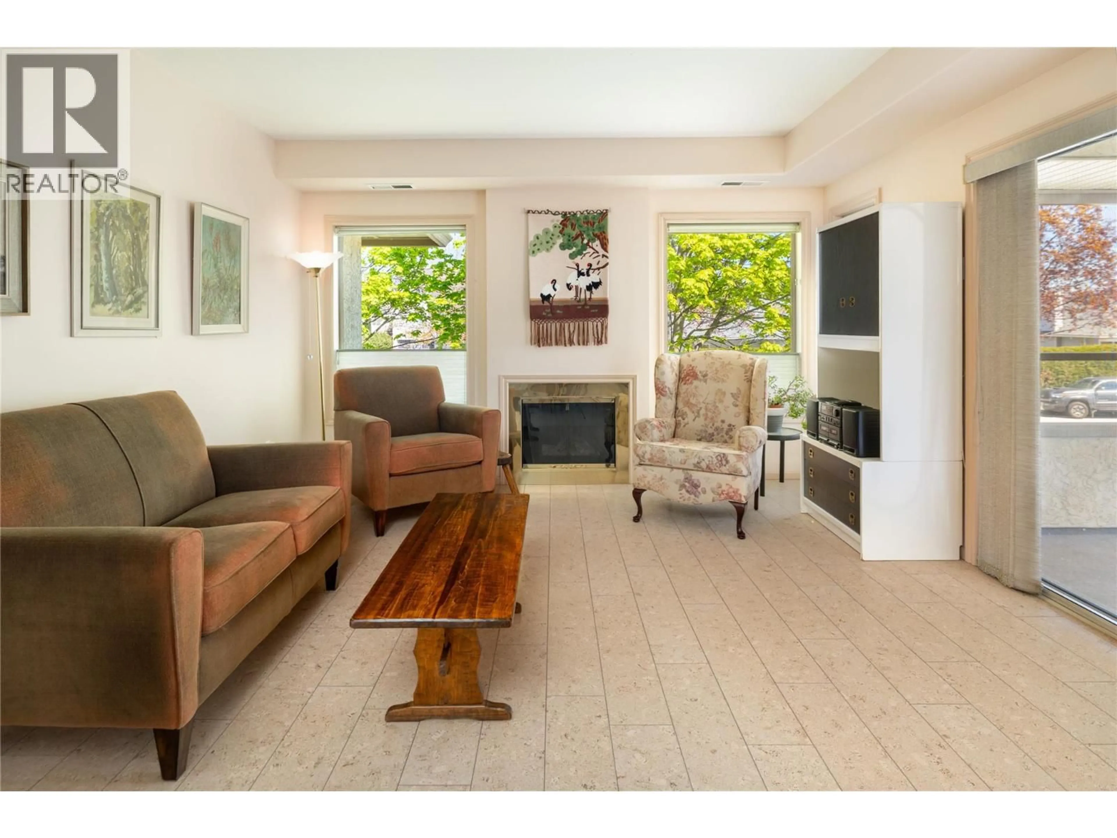 Living room with furniture, unknown for 215 - 3335 RICHTER STREET, Kelowna British Columbia V1W3Y1