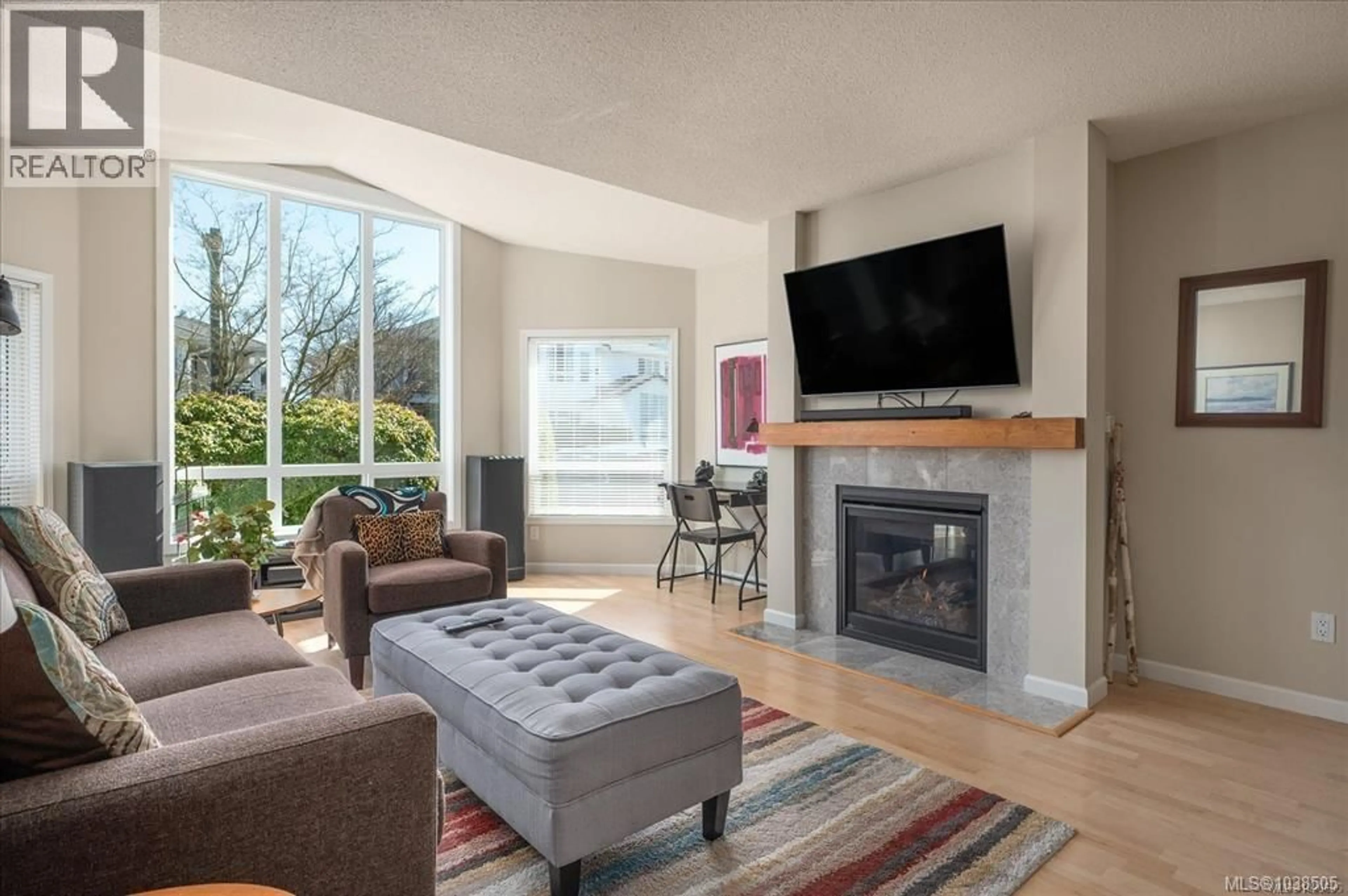 Living room with furniture, unknown for 17 - 6245 BLUEBACK ROAD, Nanaimo British Columbia V9V1N7