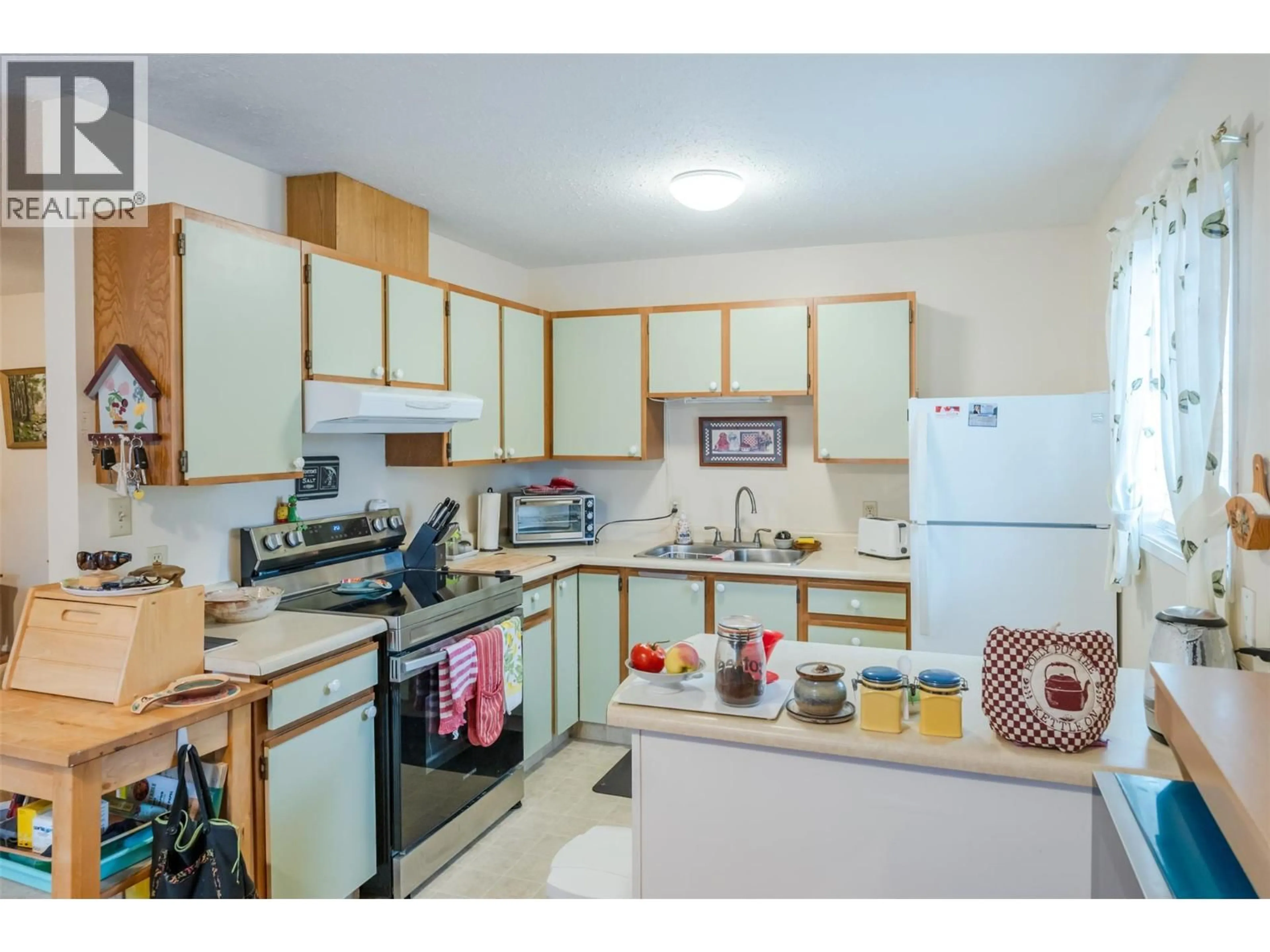 Standard kitchen, unknown for 1 - 6462 PARK DRIVE, Oliver British Columbia V0H1T4