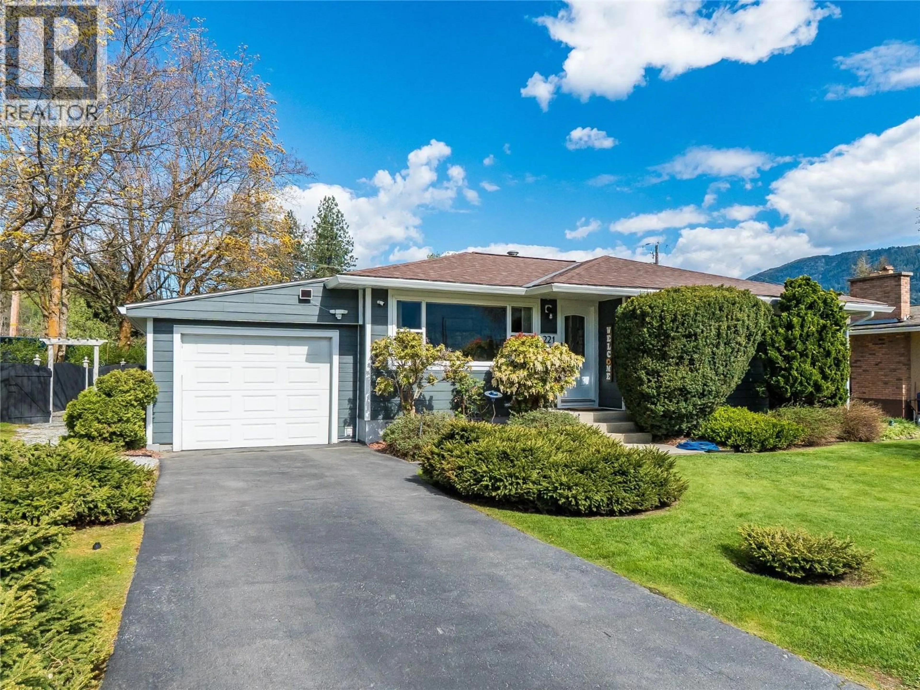 Home with vinyl exterior material, street for 221 PINEWOOD DRIVE, Castlegar British Columbia V1N2M5