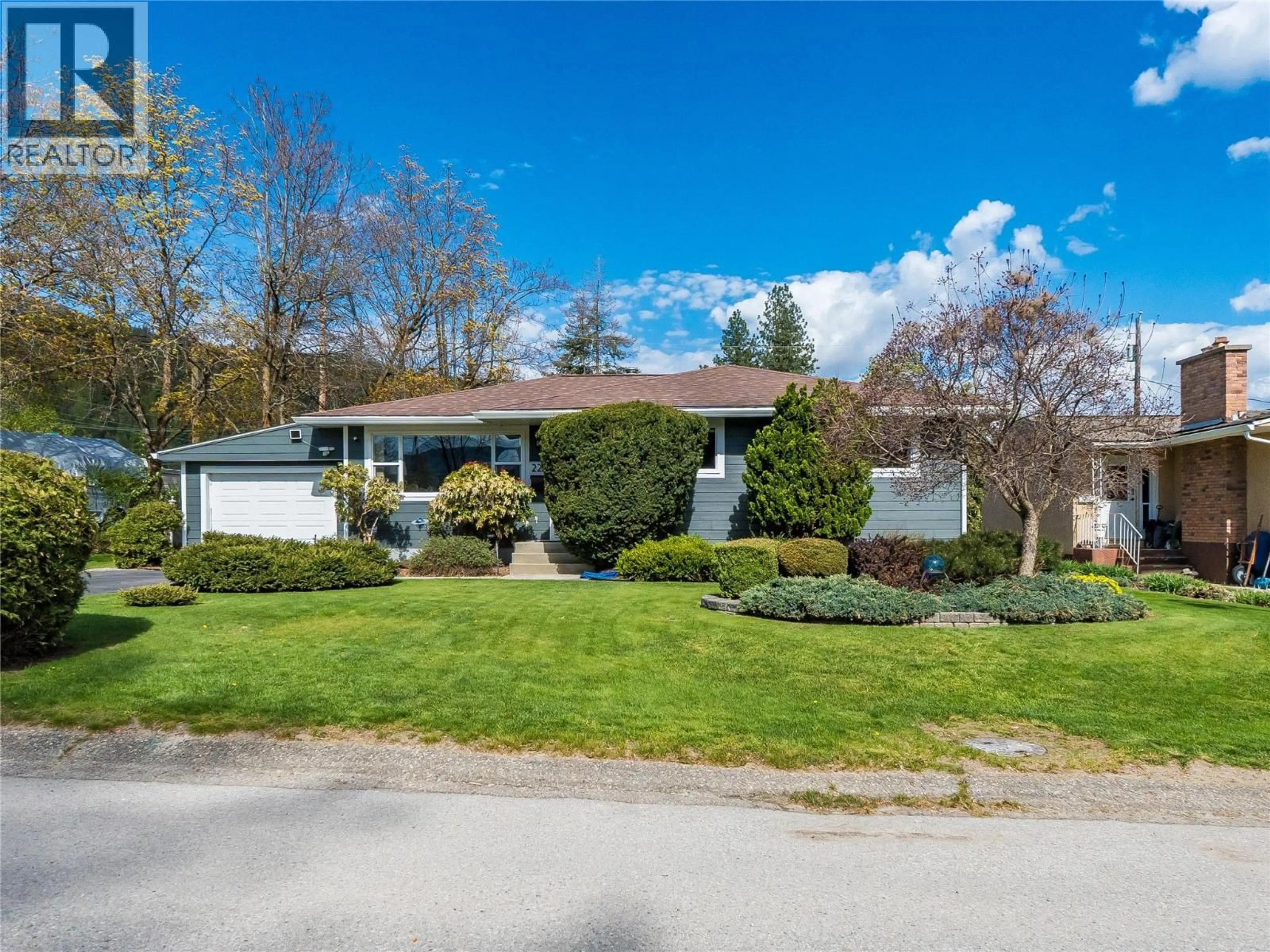 A pic from outside/outdoor area/front of a property/back of a property/a pic from drone, street for 221 PINEWOOD DRIVE, Castlegar British Columbia V1N2M5