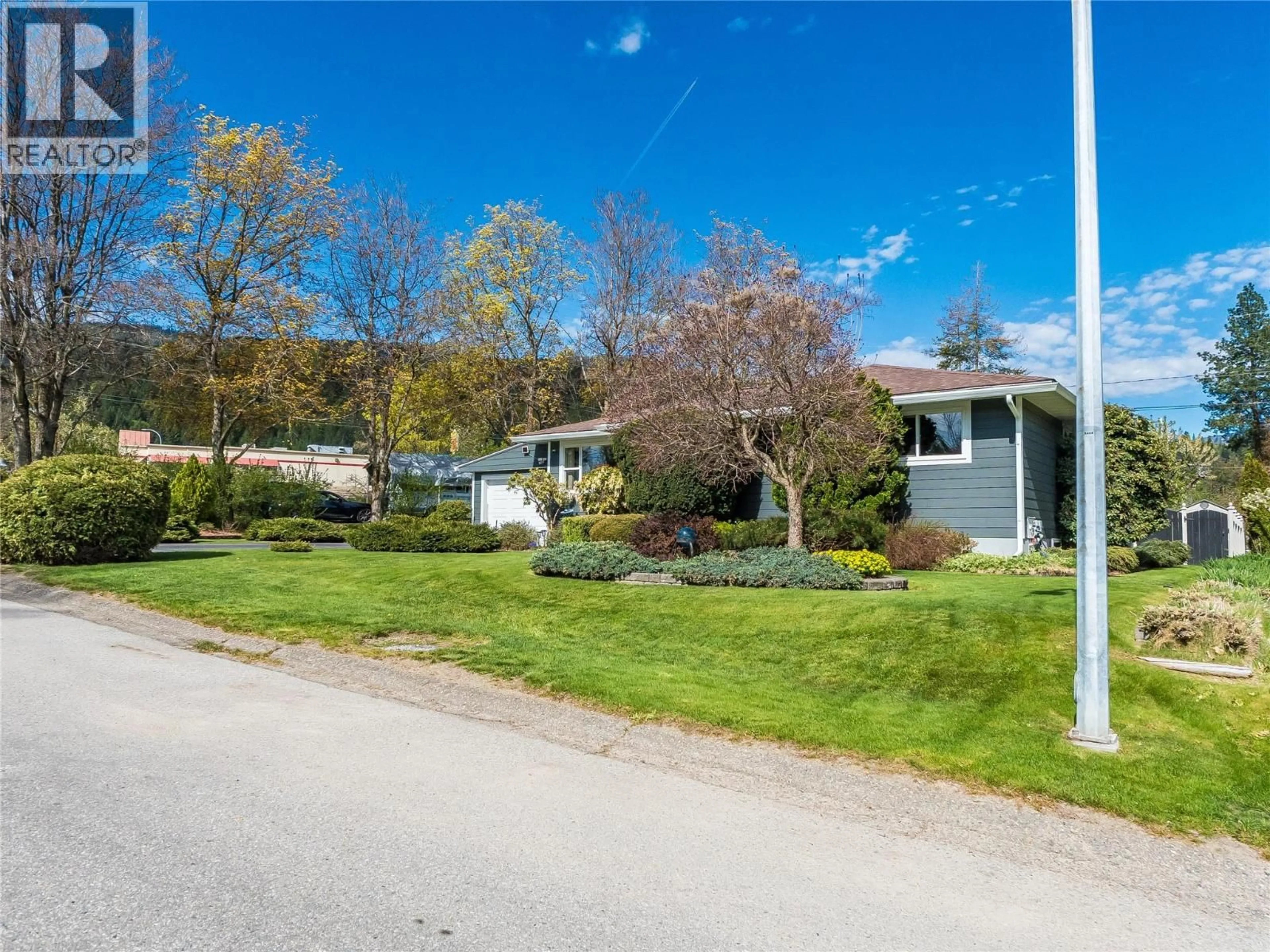 Unknown for 221 PINEWOOD DRIVE, Castlegar British Columbia V1N2M5