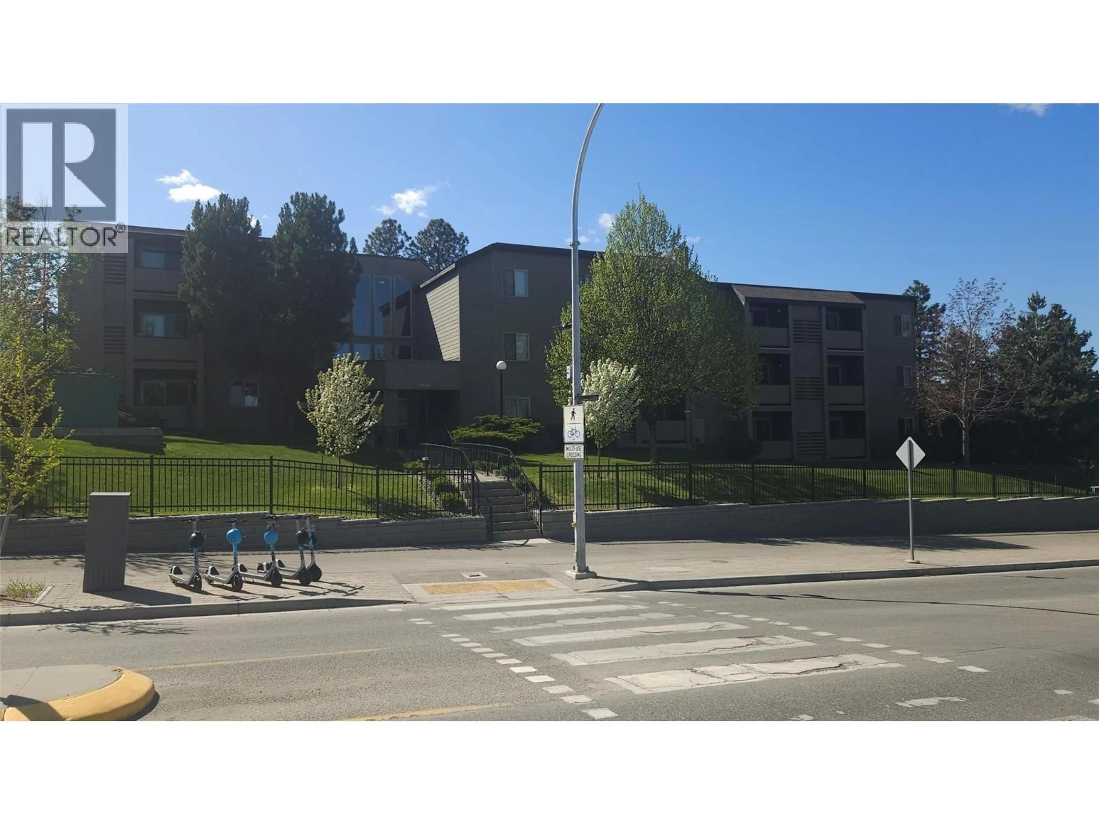 Blurry image for 348 - 1560 SUMMIT DRIVE, Kamloops British Columbia V2E1R5