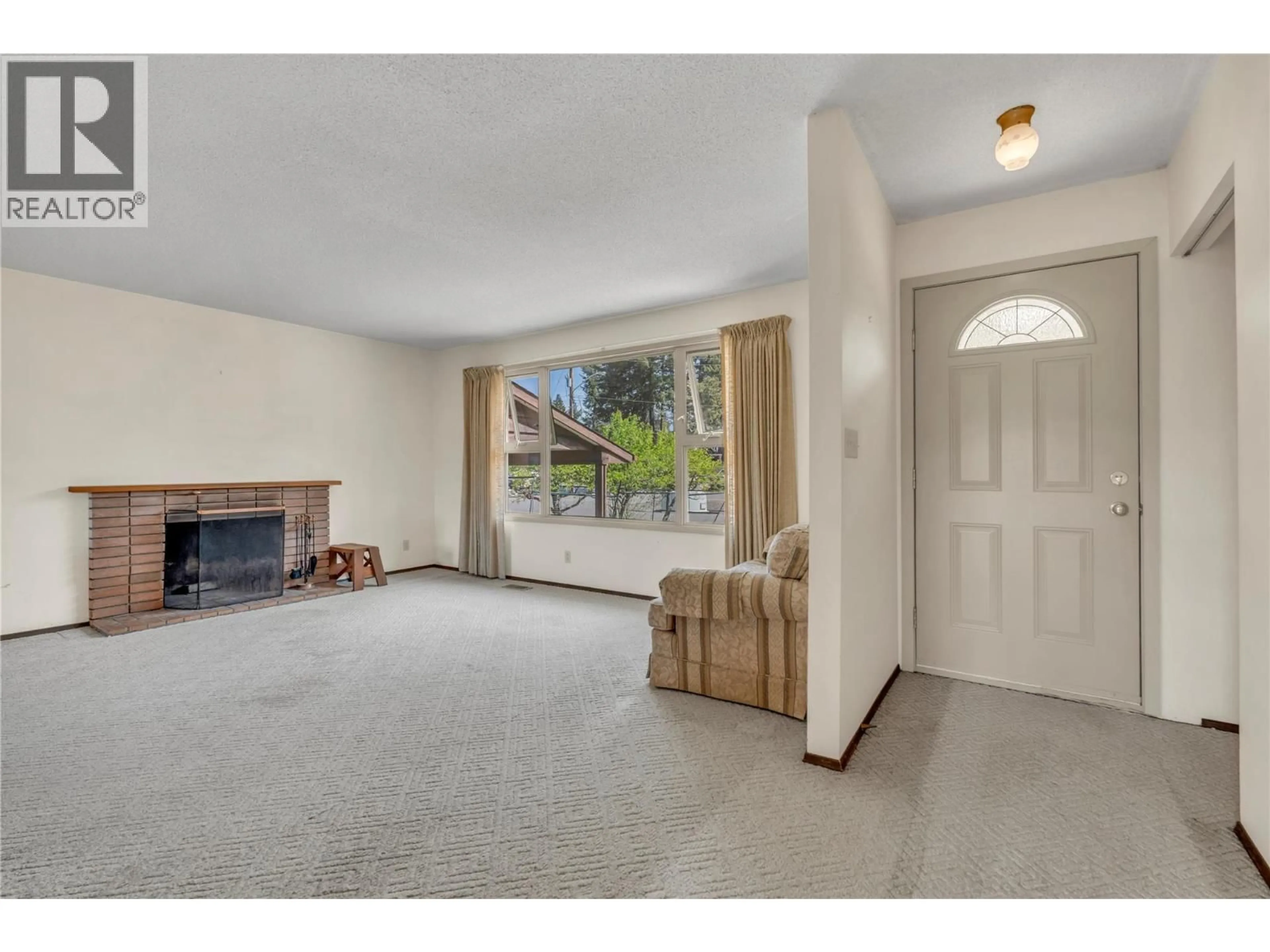 Living room with furniture, unknown for 110 GLENVIEW CRESCENT, Princeton British Columbia V0X1W0