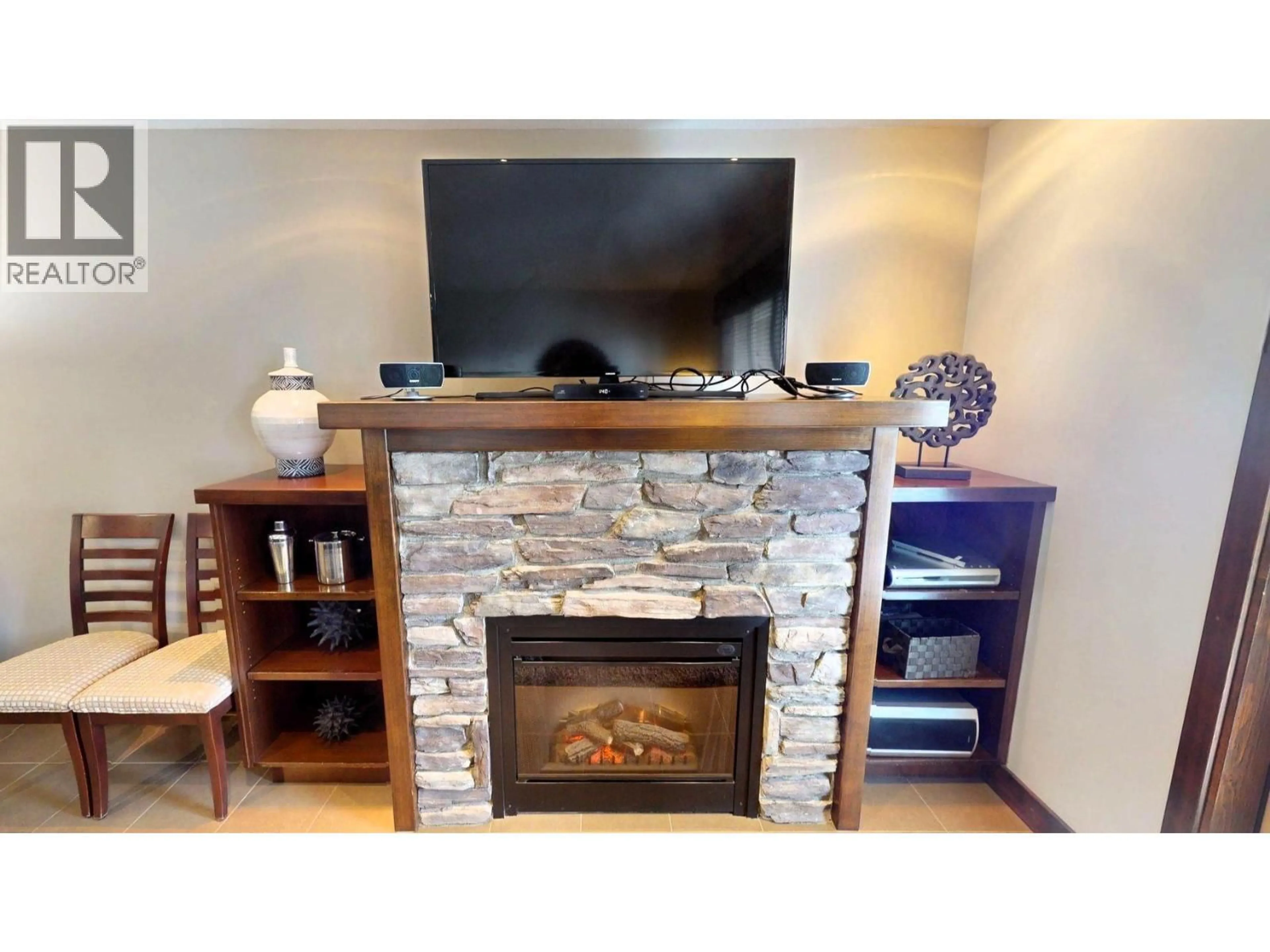 Living room with furniture, wood/laminate floor for 725 I2 - 700 BIGHORN BOULEVARD, Radium Hot Springs British Columbia V0A1M0