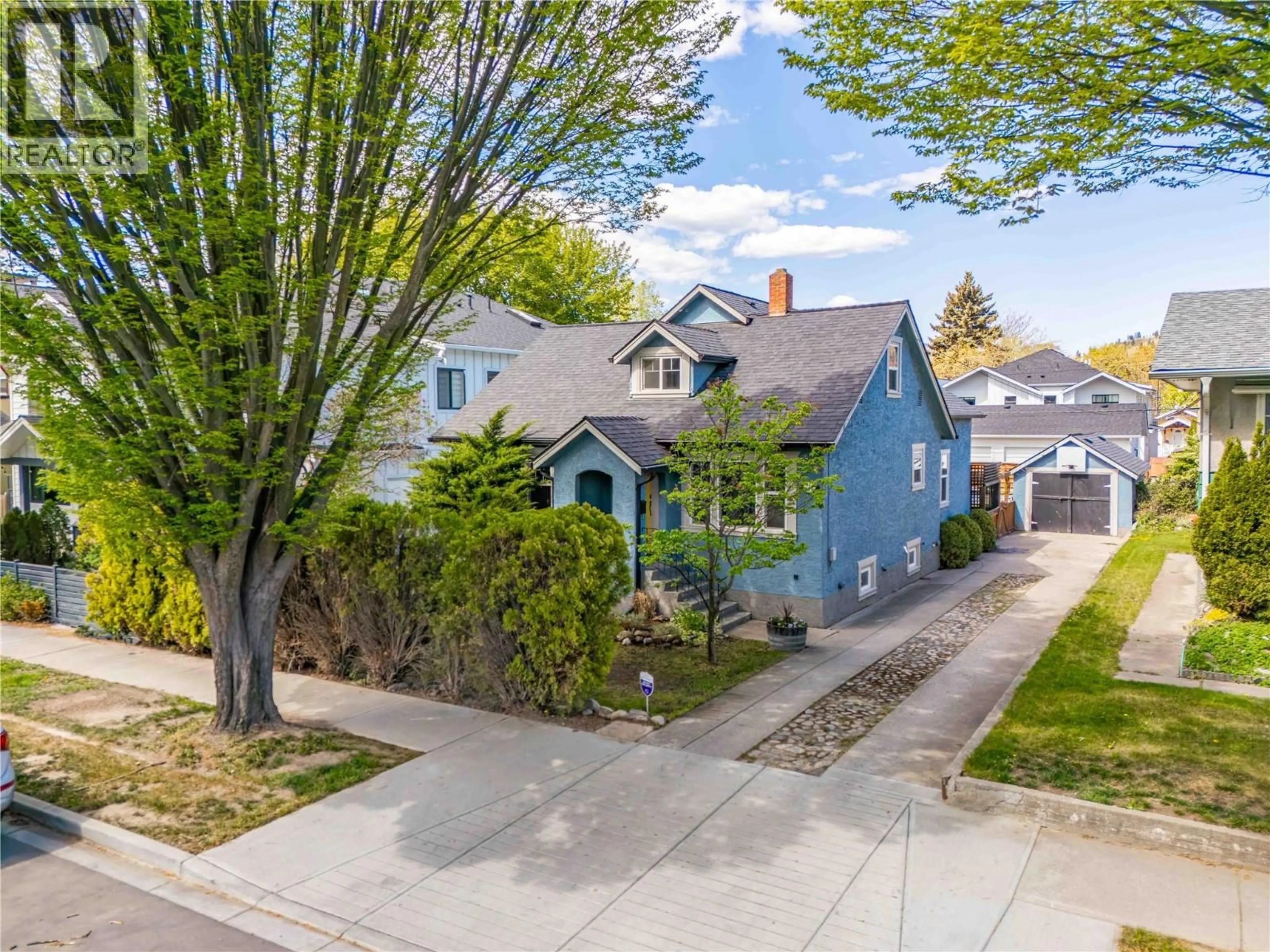 A pic from outside/outdoor area/front of a property/back of a property/a pic from drone, street for 756 STOCKWELL AVENUE, Kelowna British Columbia V1Y6V9