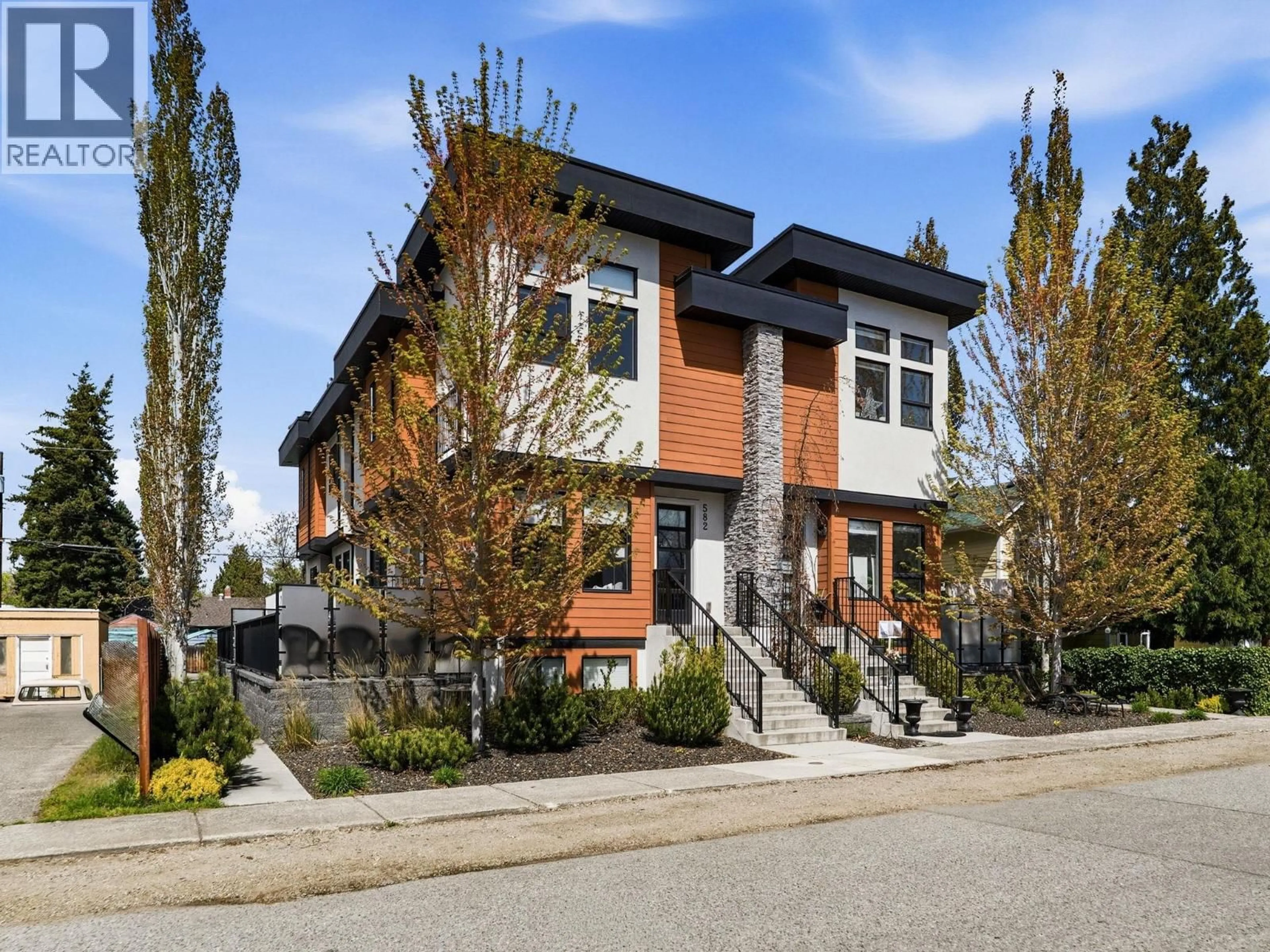 Home with brick exterior material, street for 580 PATTERSON AVENUE, Kelowna British Columbia V1Y5C6