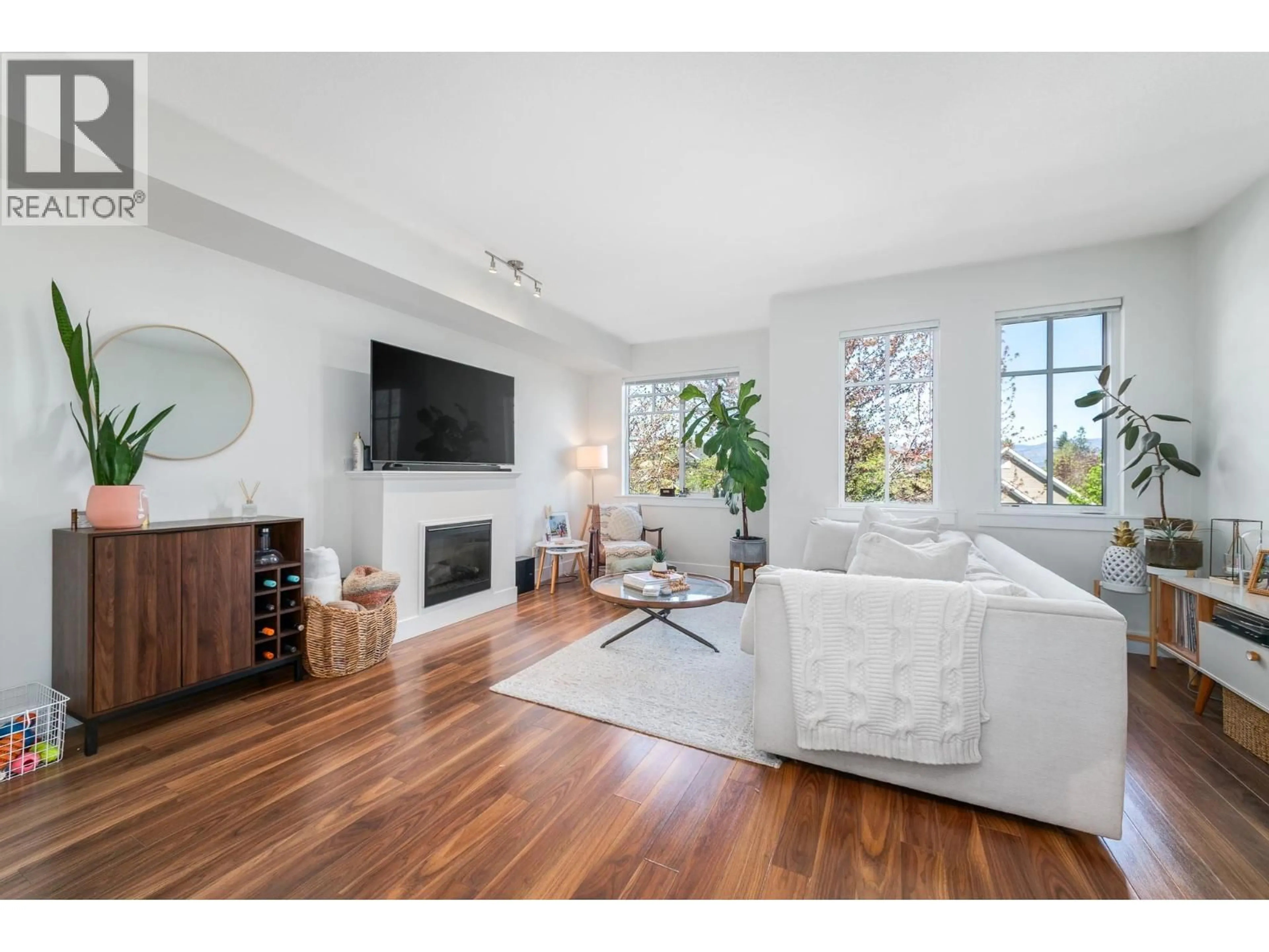 Living room with furniture, unknown for 5 - 433 MCCARREN AVENUE, Kelowna British Columbia V1W4T8