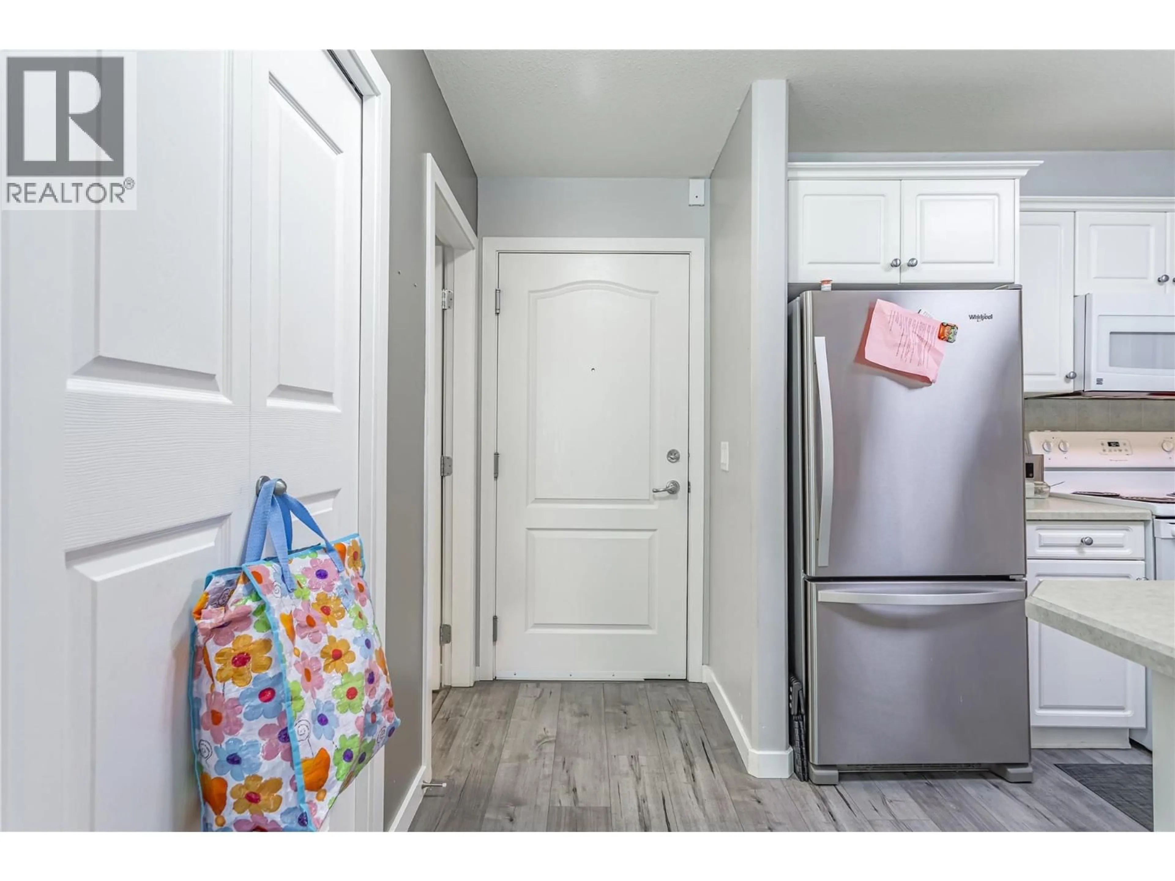 Indoor entryway for 114 - 260 FRANKLYN ROAD, Kelowna British Columbia V1X8C1