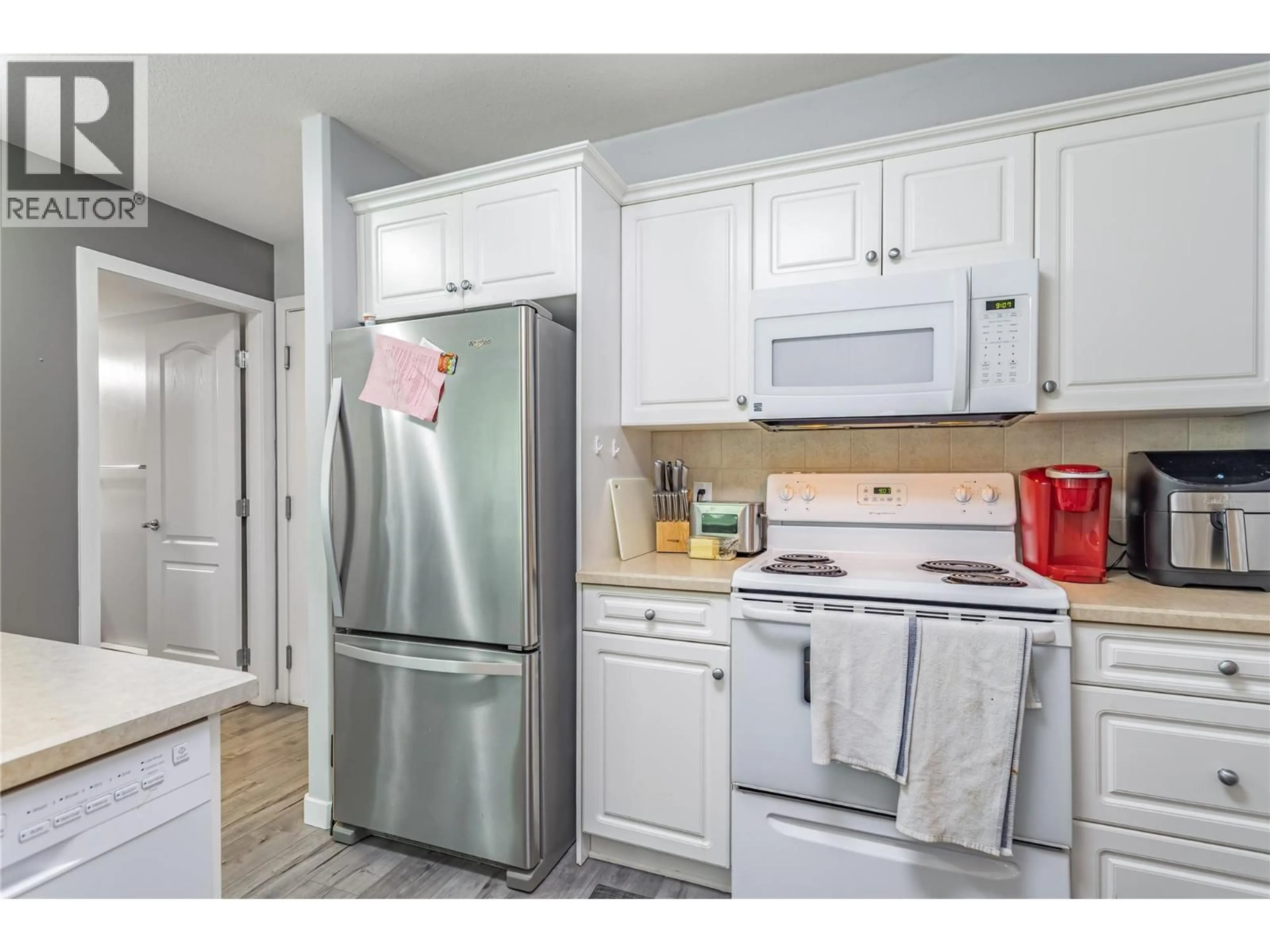 Standard kitchen, unknown for 114 - 260 FRANKLYN ROAD, Kelowna British Columbia V1X8C1