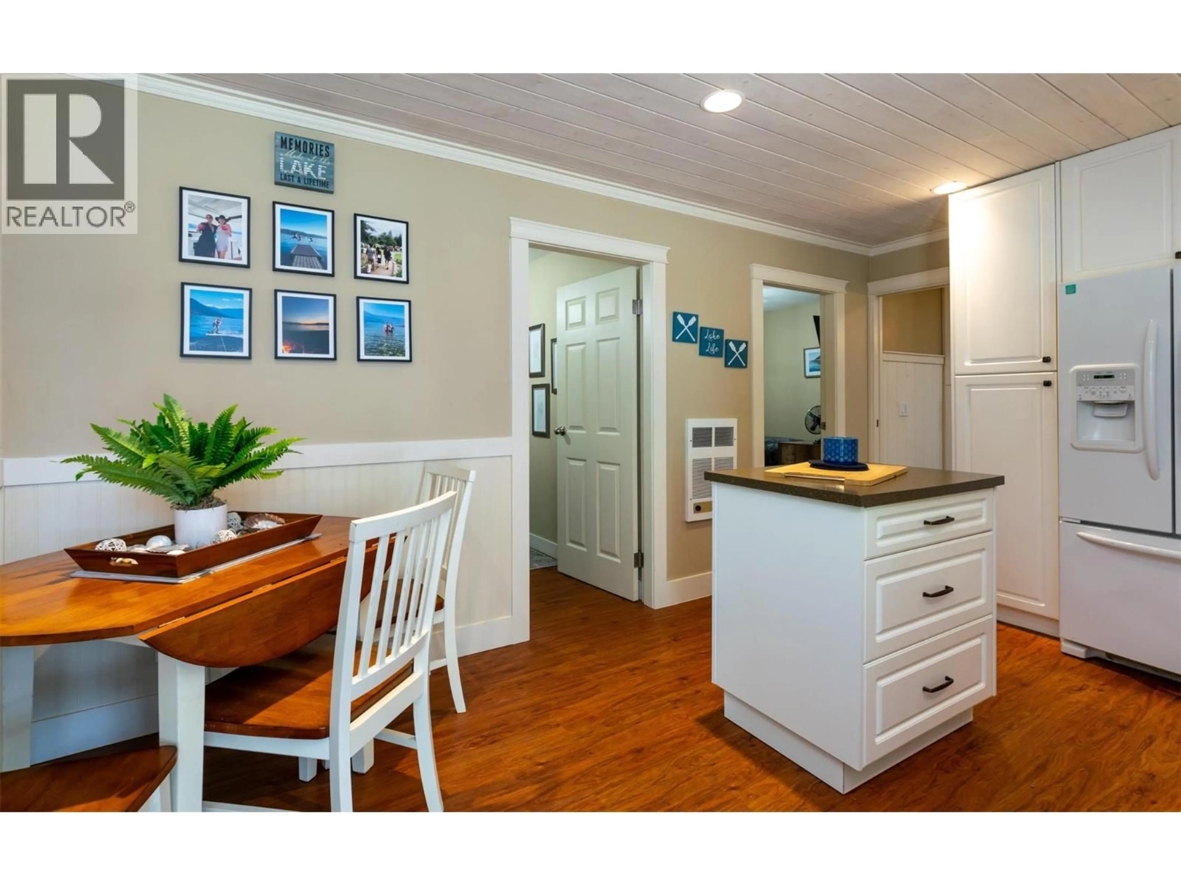 Open concept kitchen, wood/laminate floor for 12 - 6924 SQUILAX ANGLEMONT ROAD, Magna Bay British Columbia V0E1M7