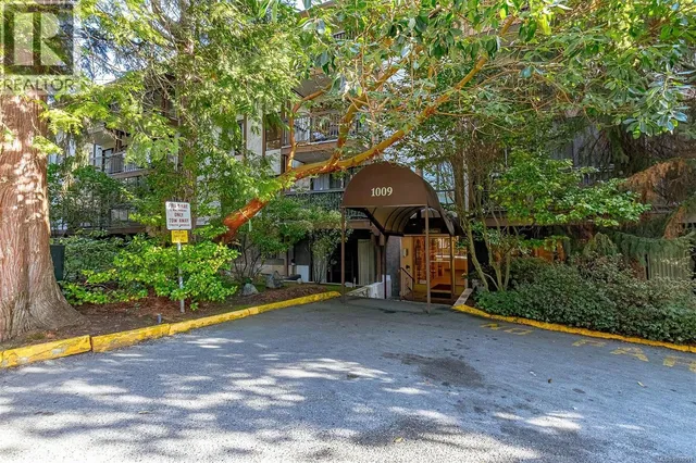 310 - 1009 MCKENZIE AVENUE, Saanich 4