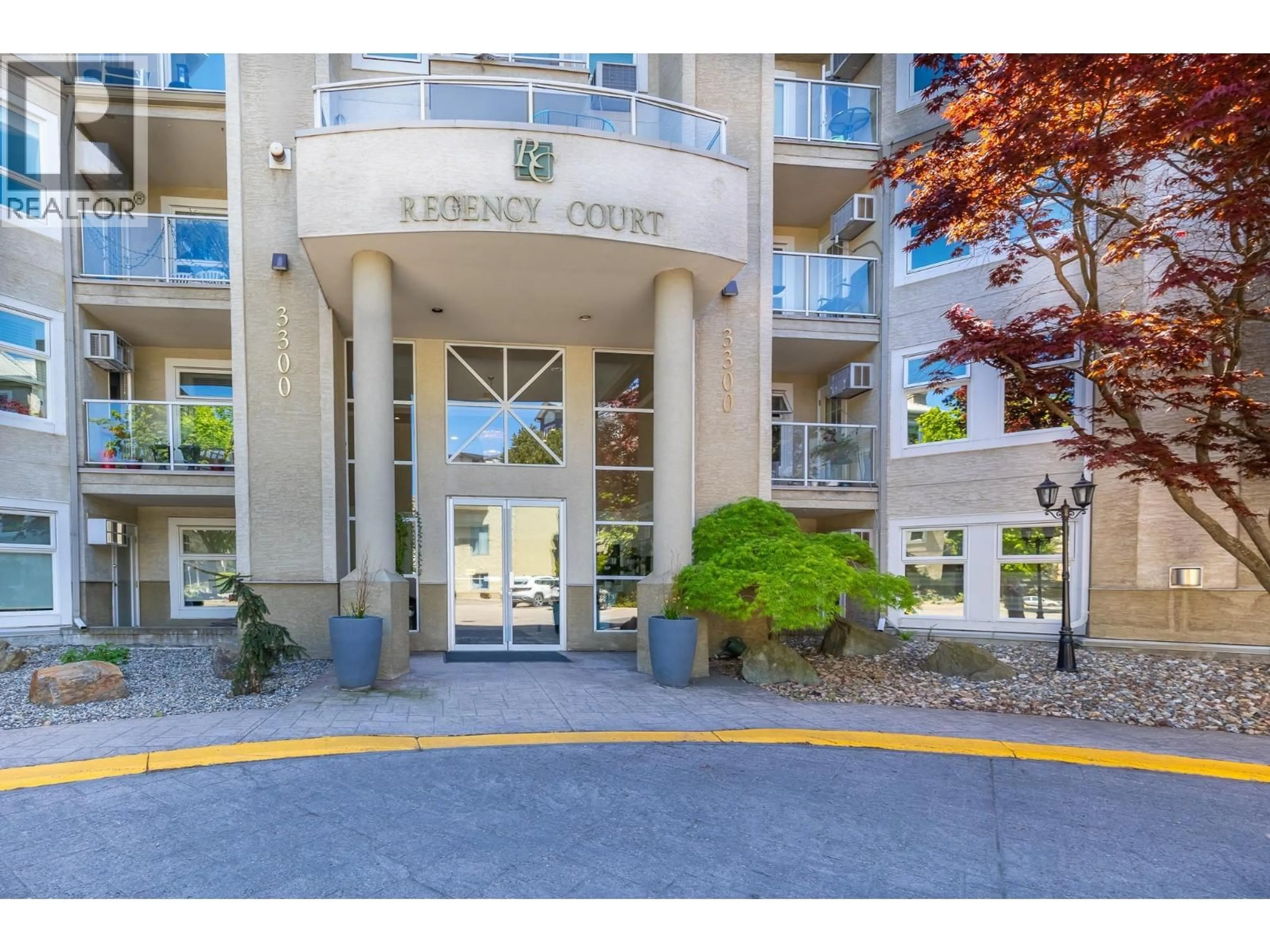 Indoor foyer for 204 - 3300 CENTENNIAL DRIVE, Vernon British Columbia V1T9M5