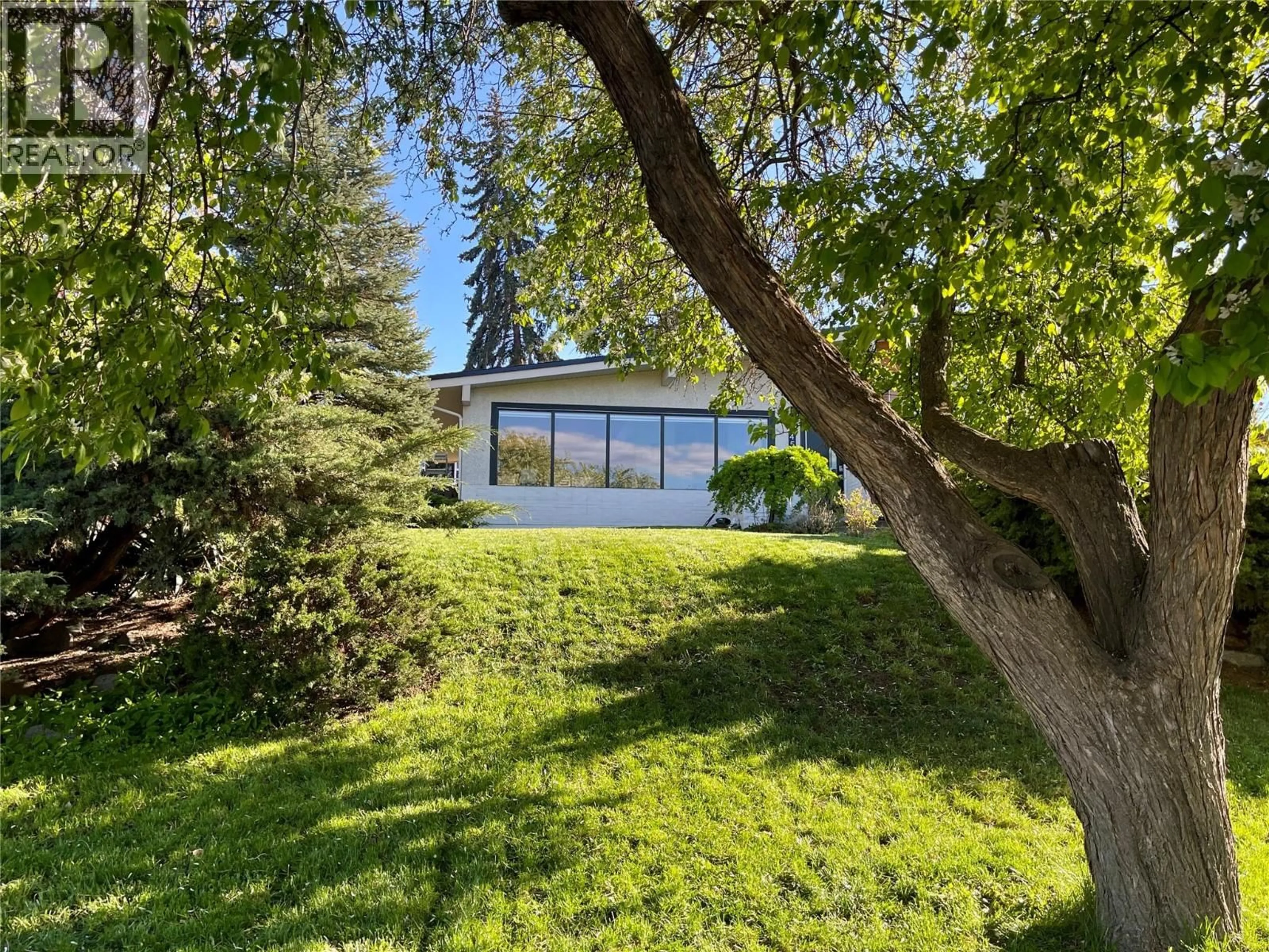 A pic from outside/outdoor area/front of a property/back of a property/a pic from drone, forest/trees view for 453 BATTLE STREET WEST, Kamloops British Columbia V2C1H3