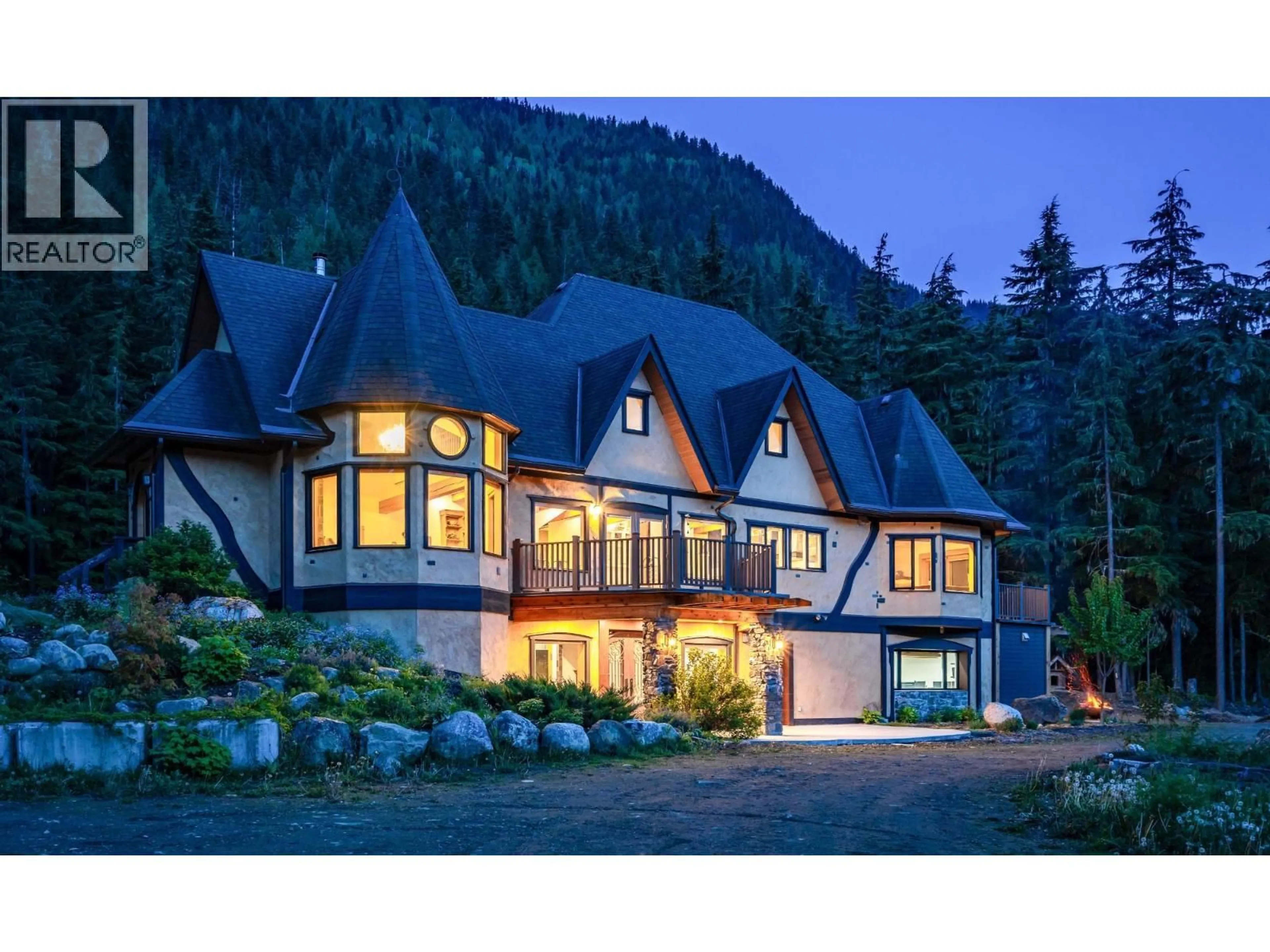 Home with vinyl exterior material, mountain view for 8751 6 HIGHWAY, Silverton British Columbia V9G1S0