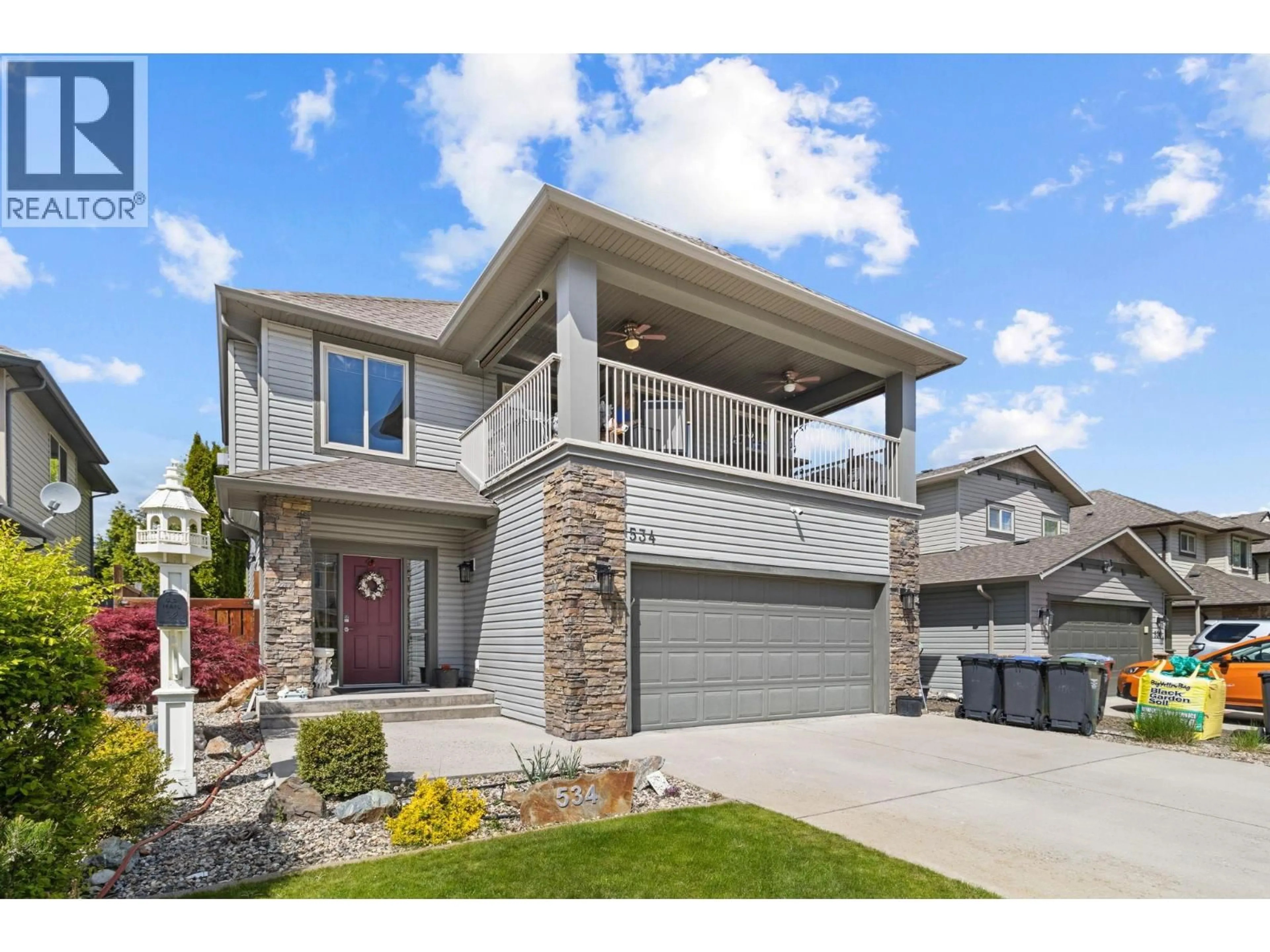 Home with vinyl exterior material, street for 534 SOUTH CREST DRIVE, Kelowna British Columbia V1W4W8