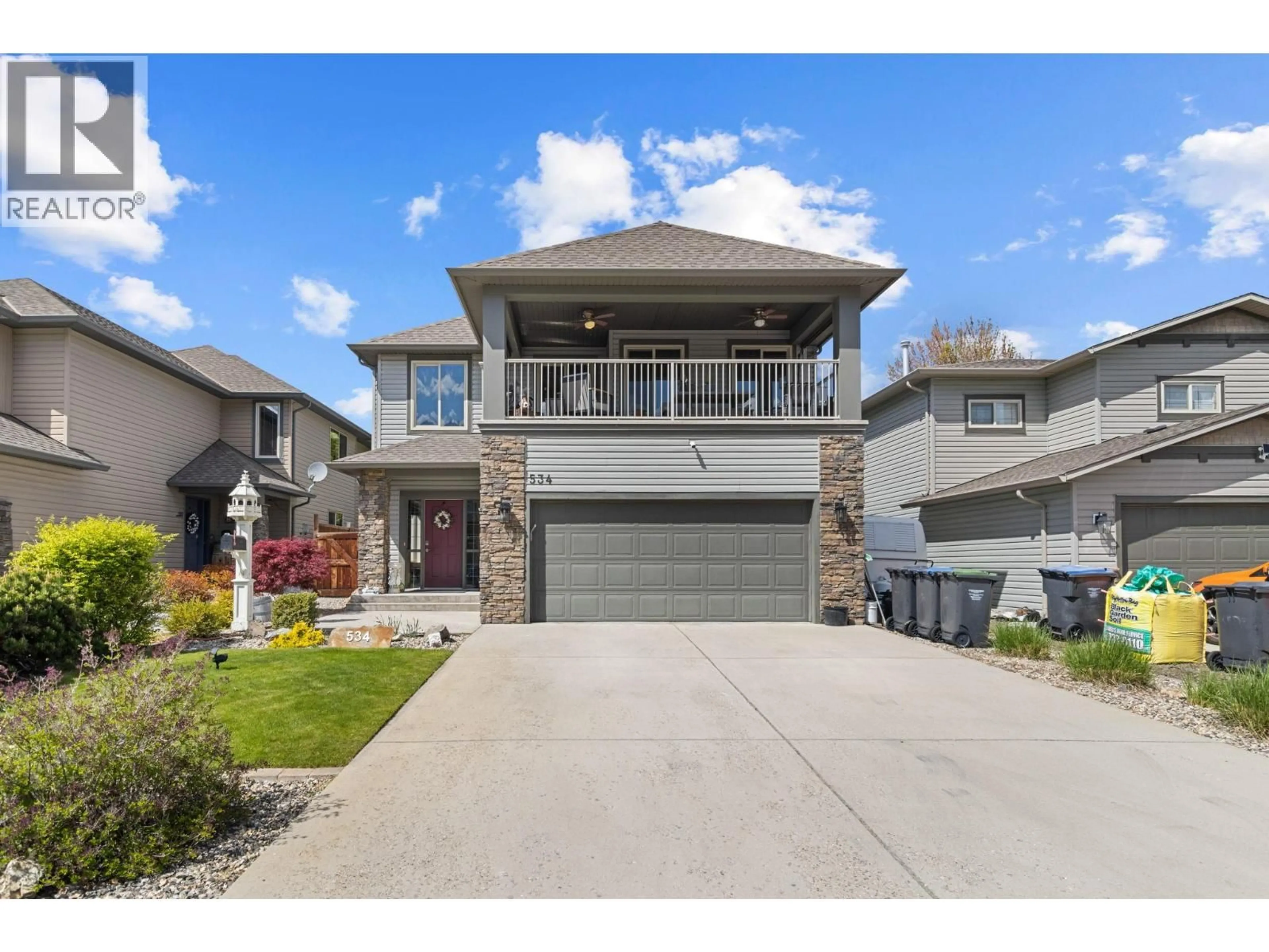 Home with vinyl exterior material, street for 534 SOUTH CREST DRIVE, Kelowna British Columbia V1W4W8