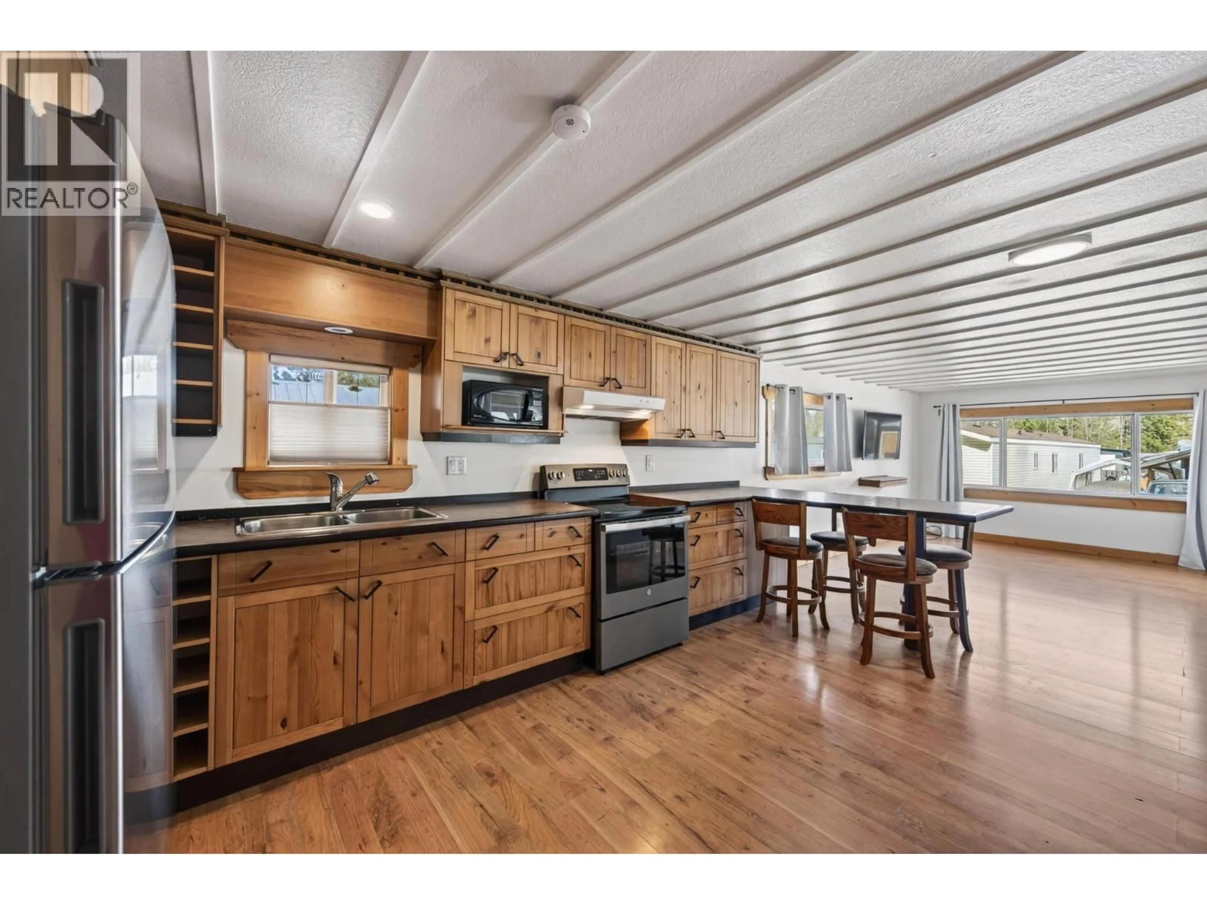 Open concept kitchen, wood/laminate floor for 10 - 1400 12TH STREET, Golden British Columbia V0A1H1