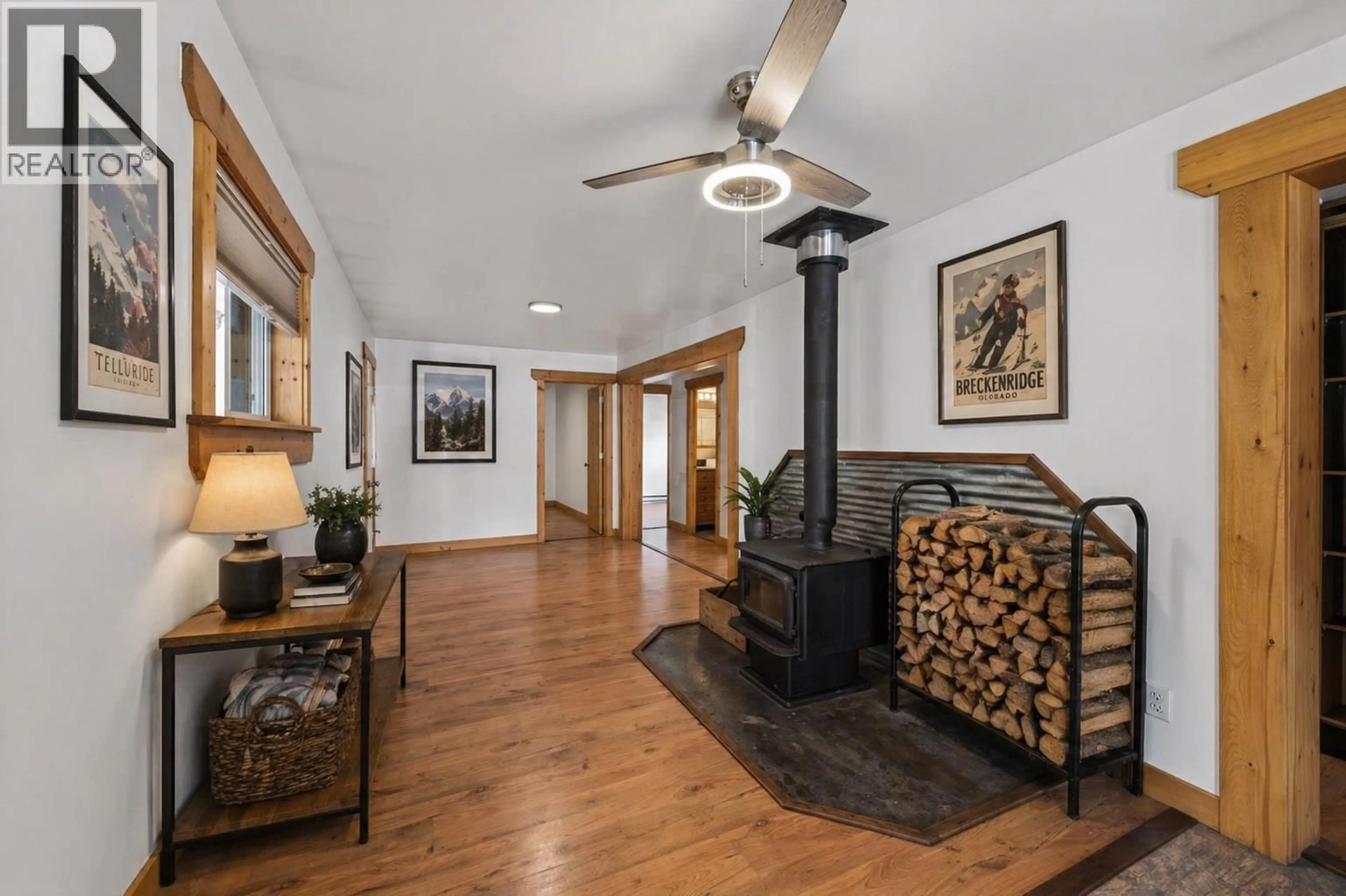 Indoor foyer for 10 - 1400 12TH STREET, Golden British Columbia V0A1H1