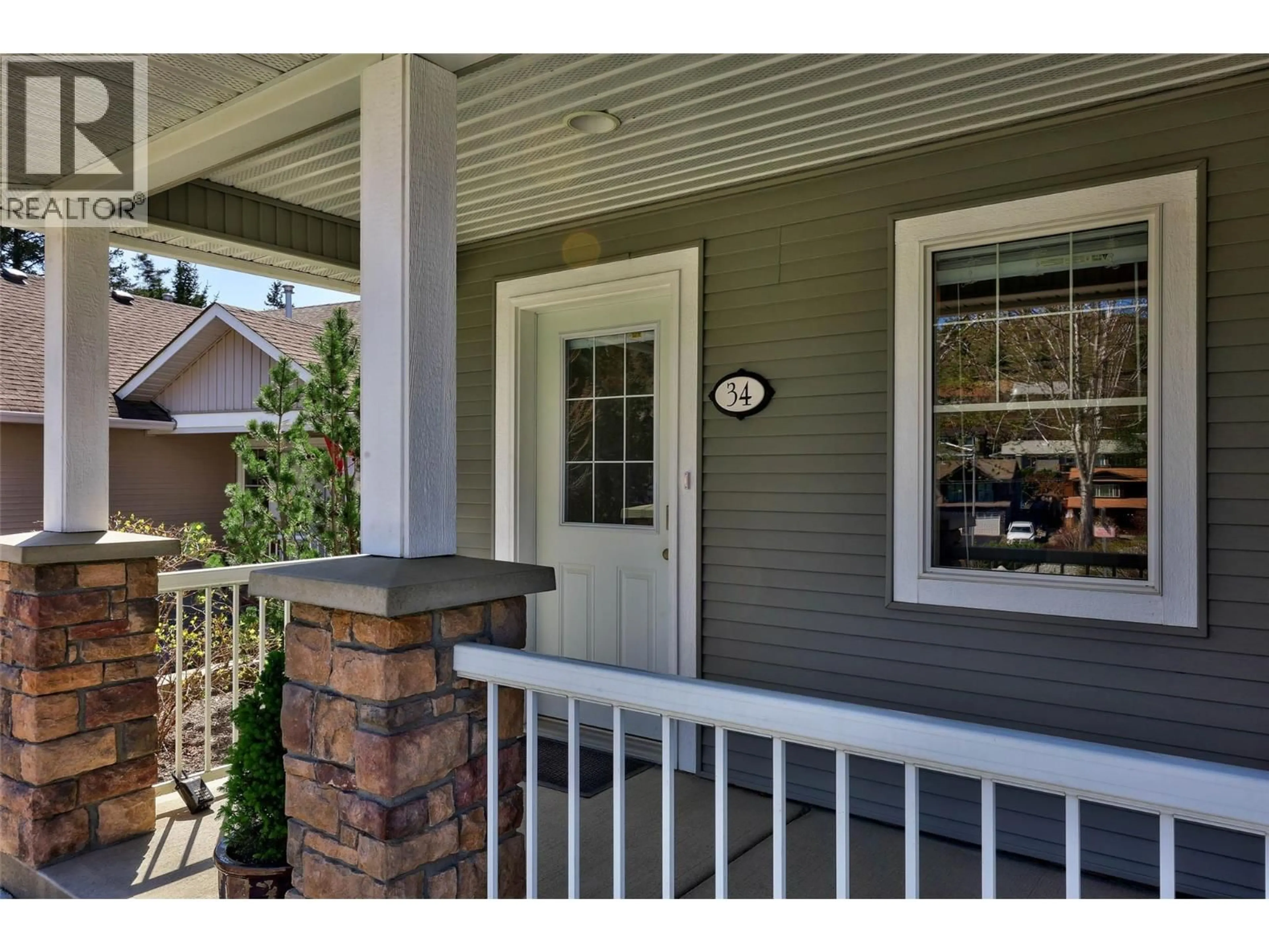 Indoor entryway for 34 - 1855 HILLSIDE DRIVE, Kamloops British Columbia V2E0A2