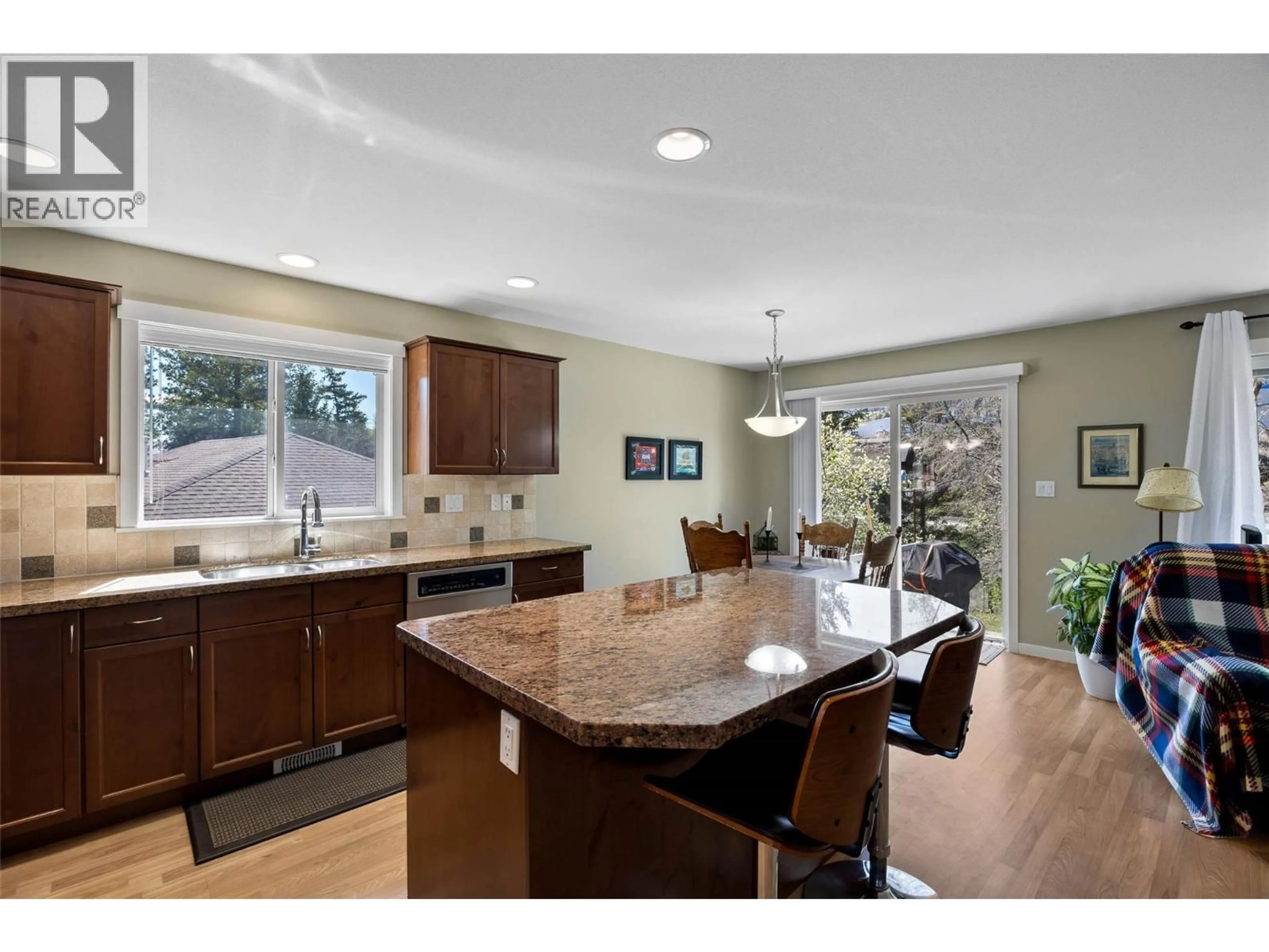 Open concept kitchen, unknown for 34 - 1855 HILLSIDE DRIVE, Kamloops British Columbia V2E0A2