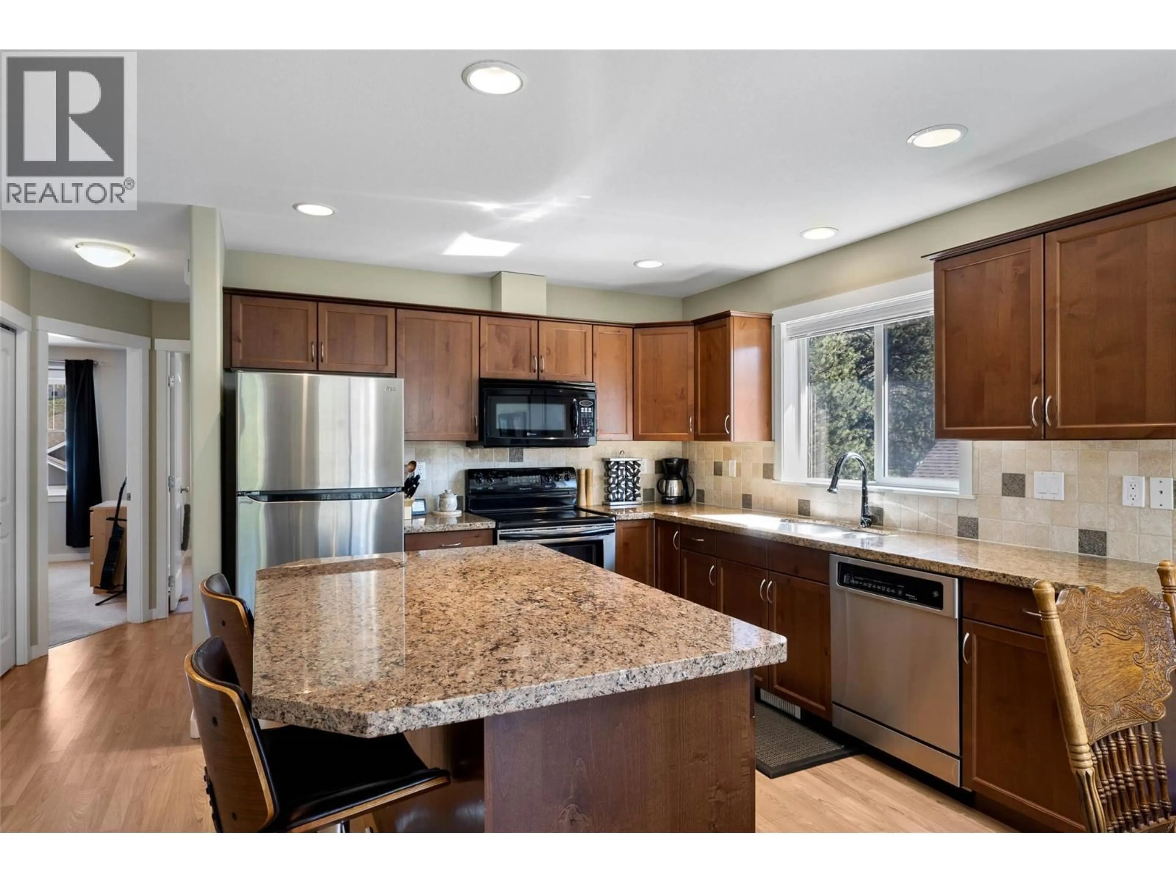 Open concept kitchen, ceramic/tile floor for 34 - 1855 HILLSIDE DRIVE, Kamloops British Columbia V2E0A2