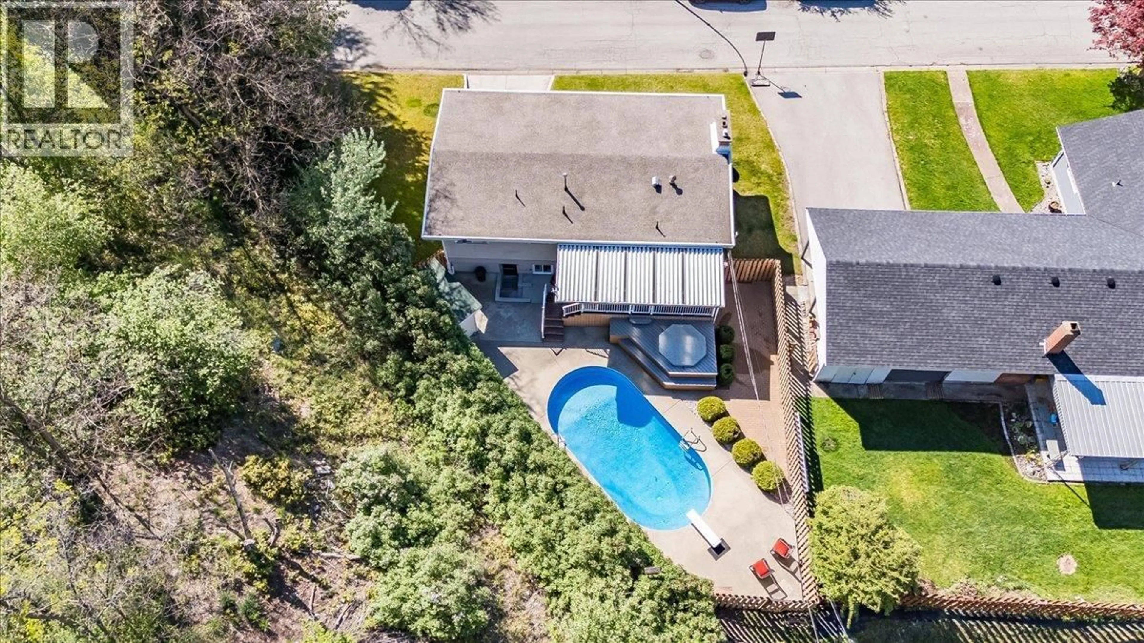 A pic from outside/outdoor area/front of a property/back of a property/a pic from drone, street for 541 PORTIA CRESCENT, Trail British Columbia V1R1A8