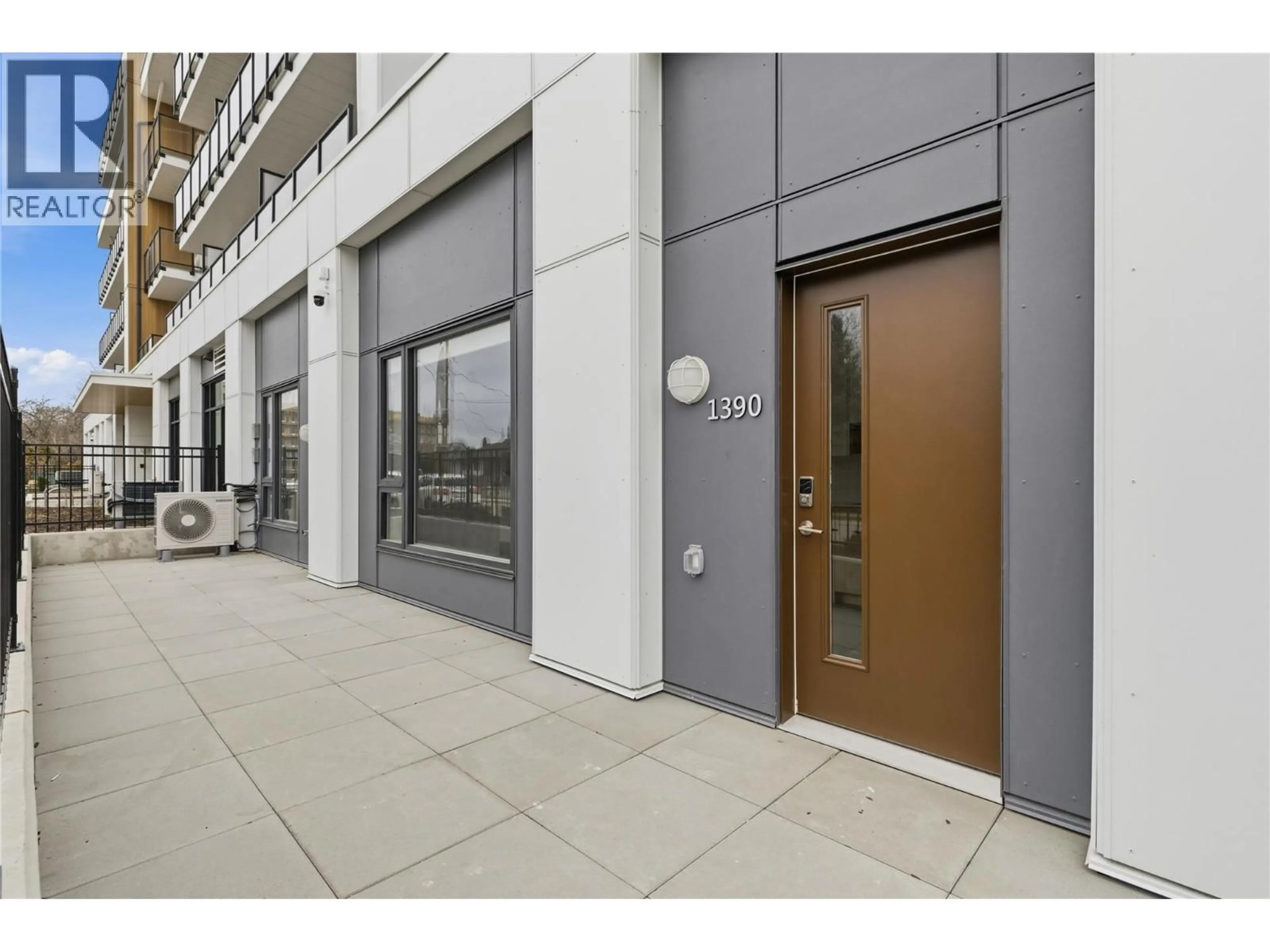 Indoor foyer for TH4 - 1390 PRIDHAM AVENUE, Kelowna British Columbia V1Y0P7
