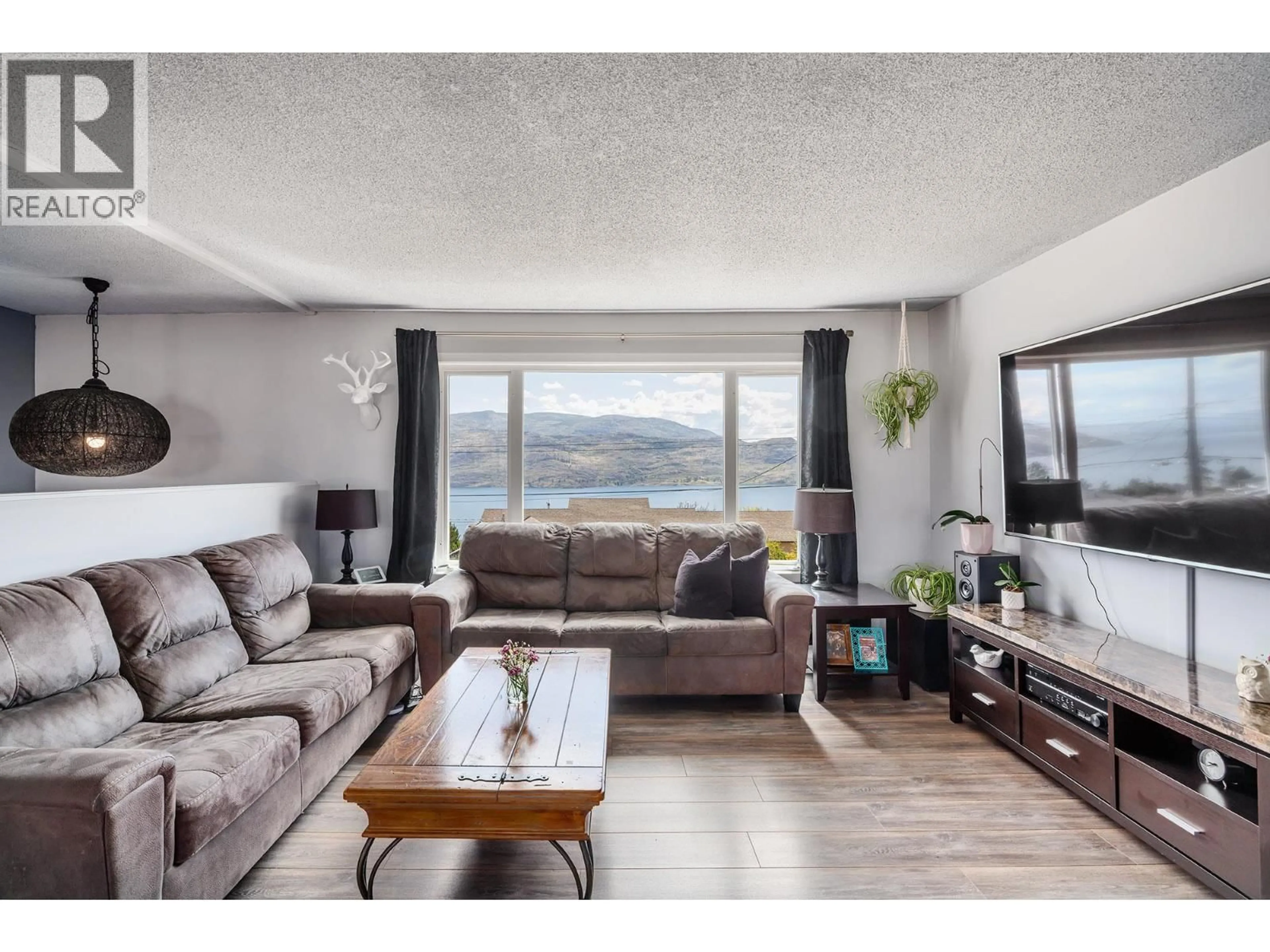 Living room with furniture, wood/laminate floor for 6132 WILSON ROAD, Peachland British Columbia V0H1X7