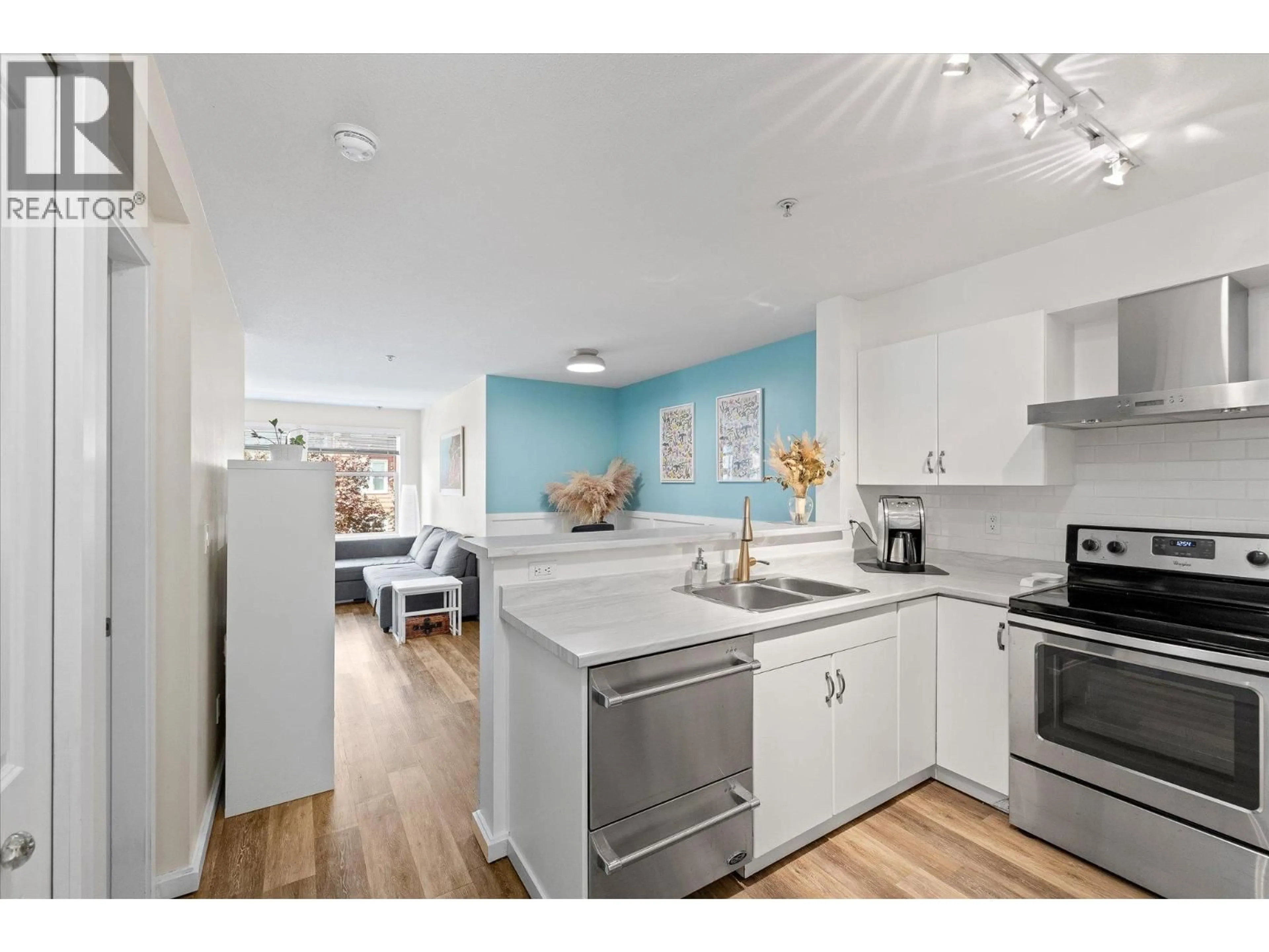 Open concept kitchen, unknown for 310 - 563 YATES ROAD, Kelowna British Columbia V1V2V3
