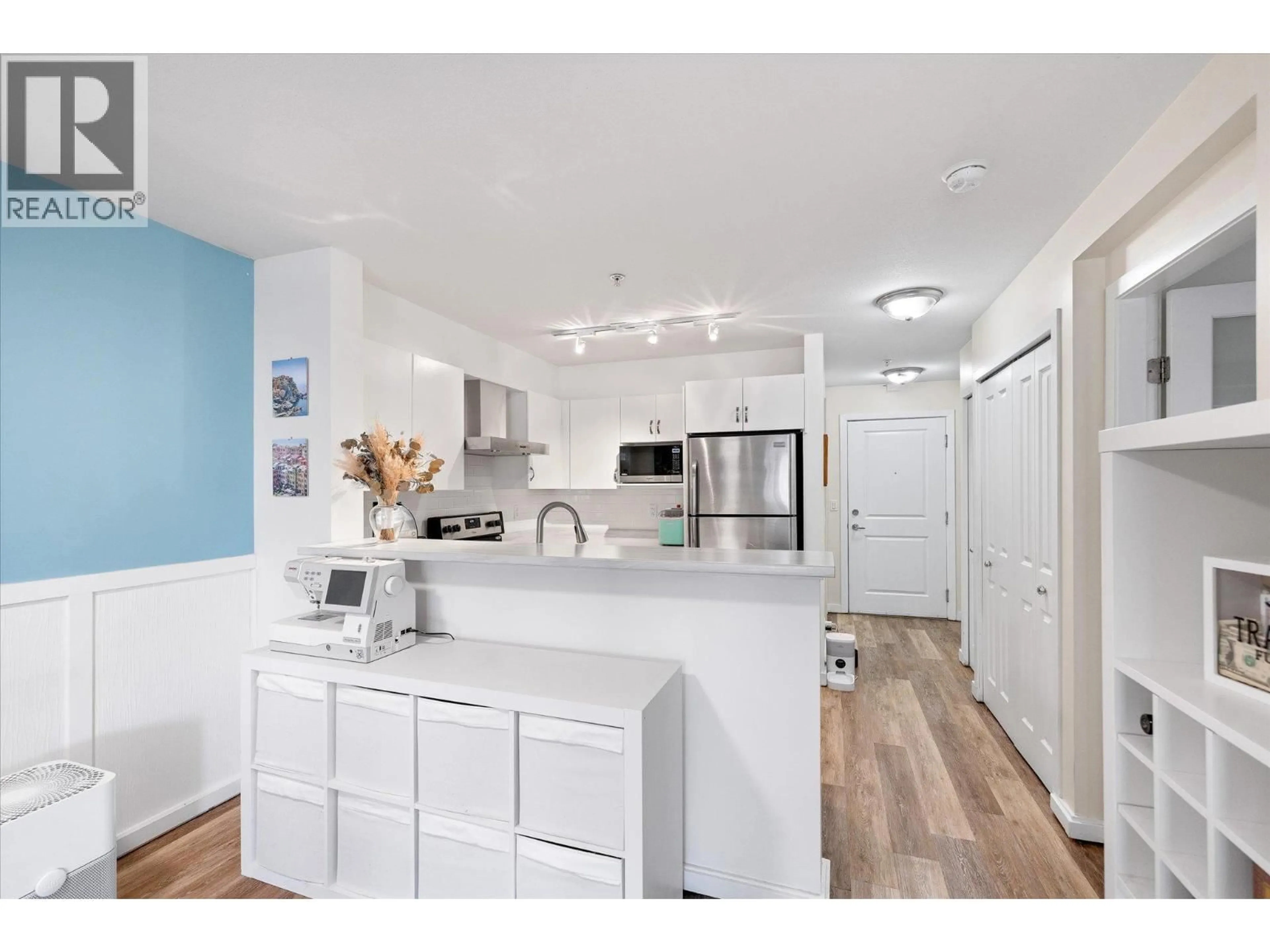 Open concept kitchen, wood/laminate floor for 310 - 563 YATES ROAD, Kelowna British Columbia V1V2V3