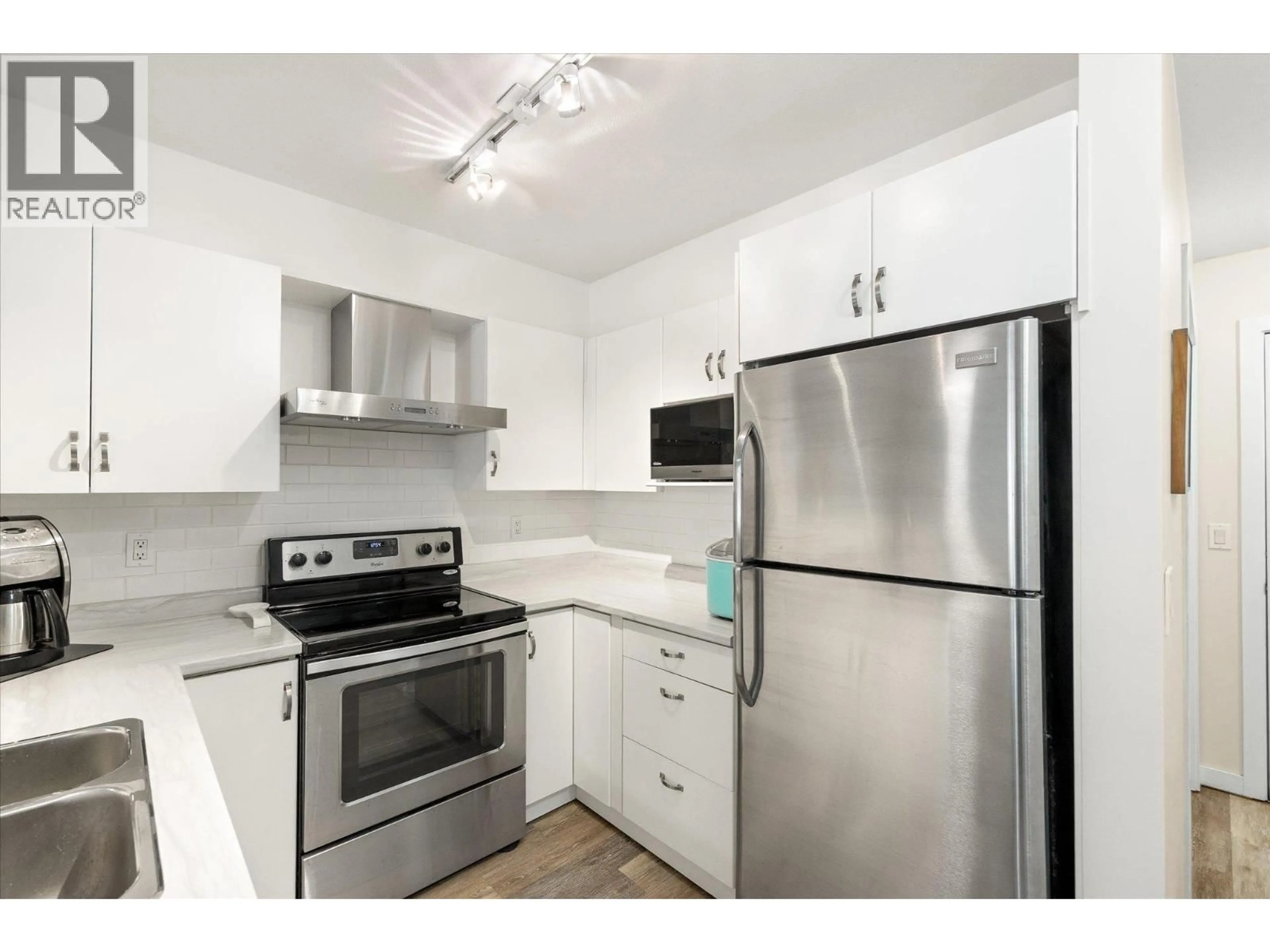 Standard kitchen, unknown for 310 - 563 YATES ROAD, Kelowna British Columbia V1V2V3