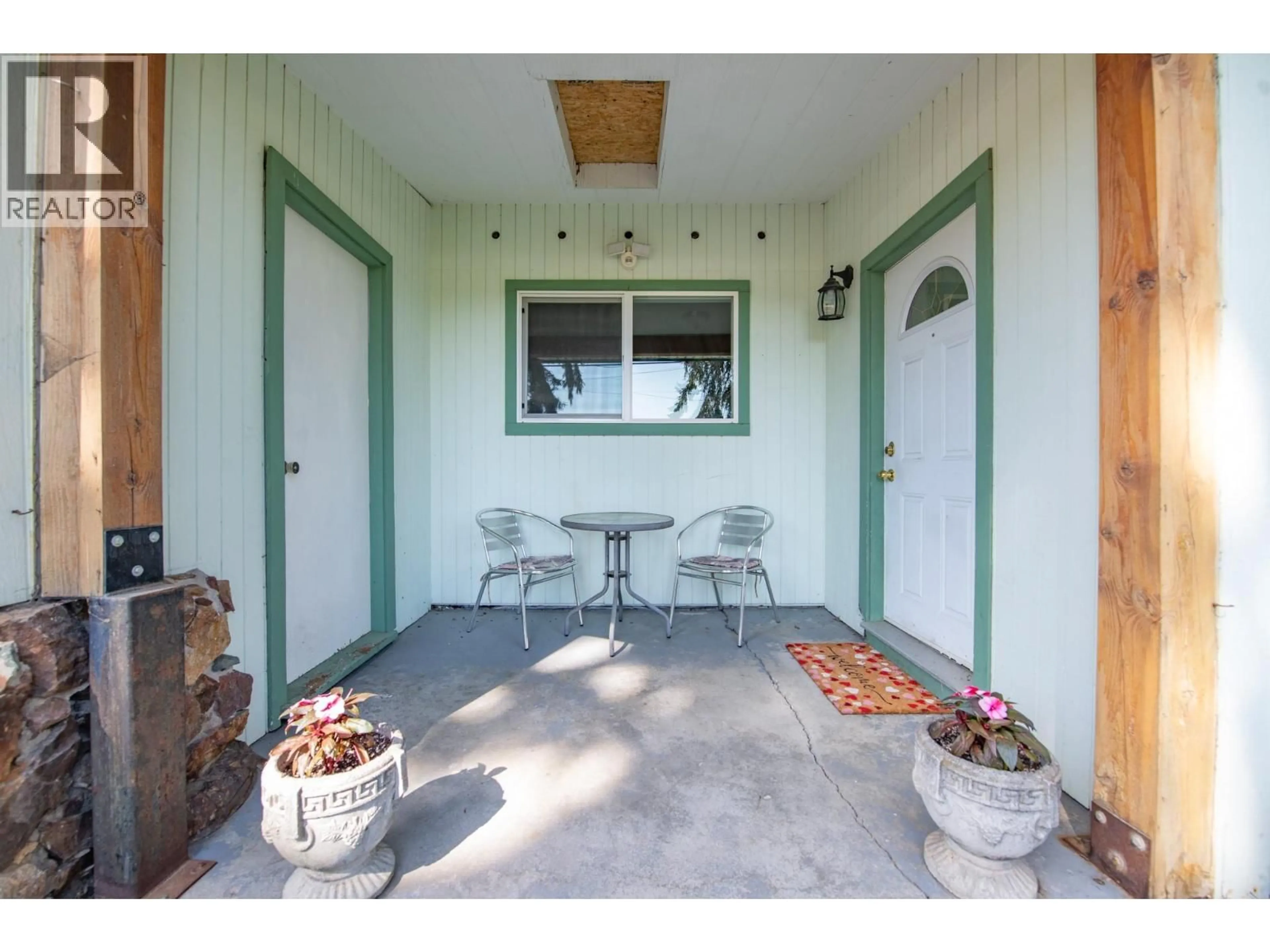 Indoor entryway for 9590 SCHOOL ROAD, Coldstream British Columbia V1B3G4