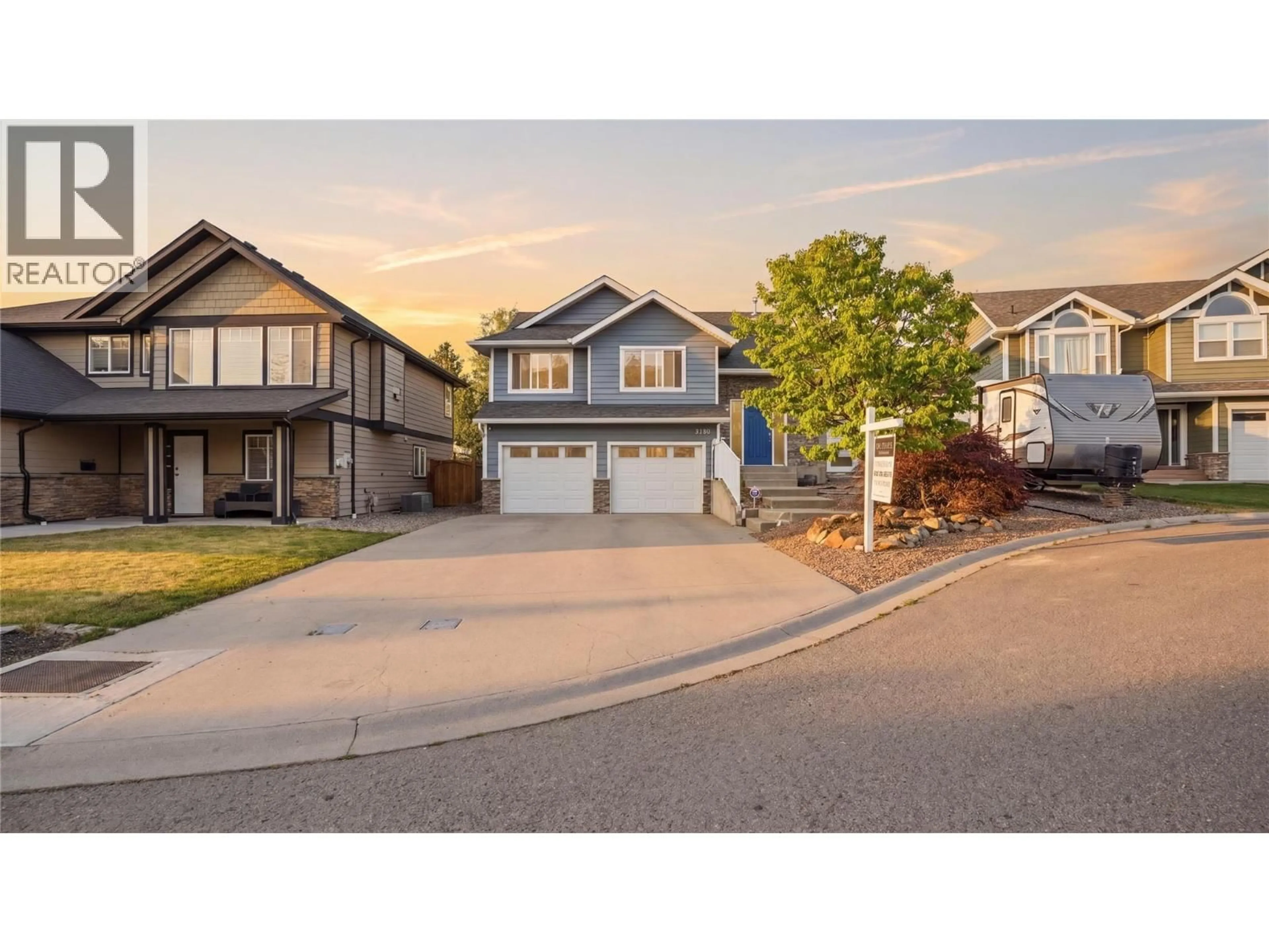 Home with vinyl exterior material, street for 2150 CANTLE PLACE, Kamloops British Columbia V2B0A7