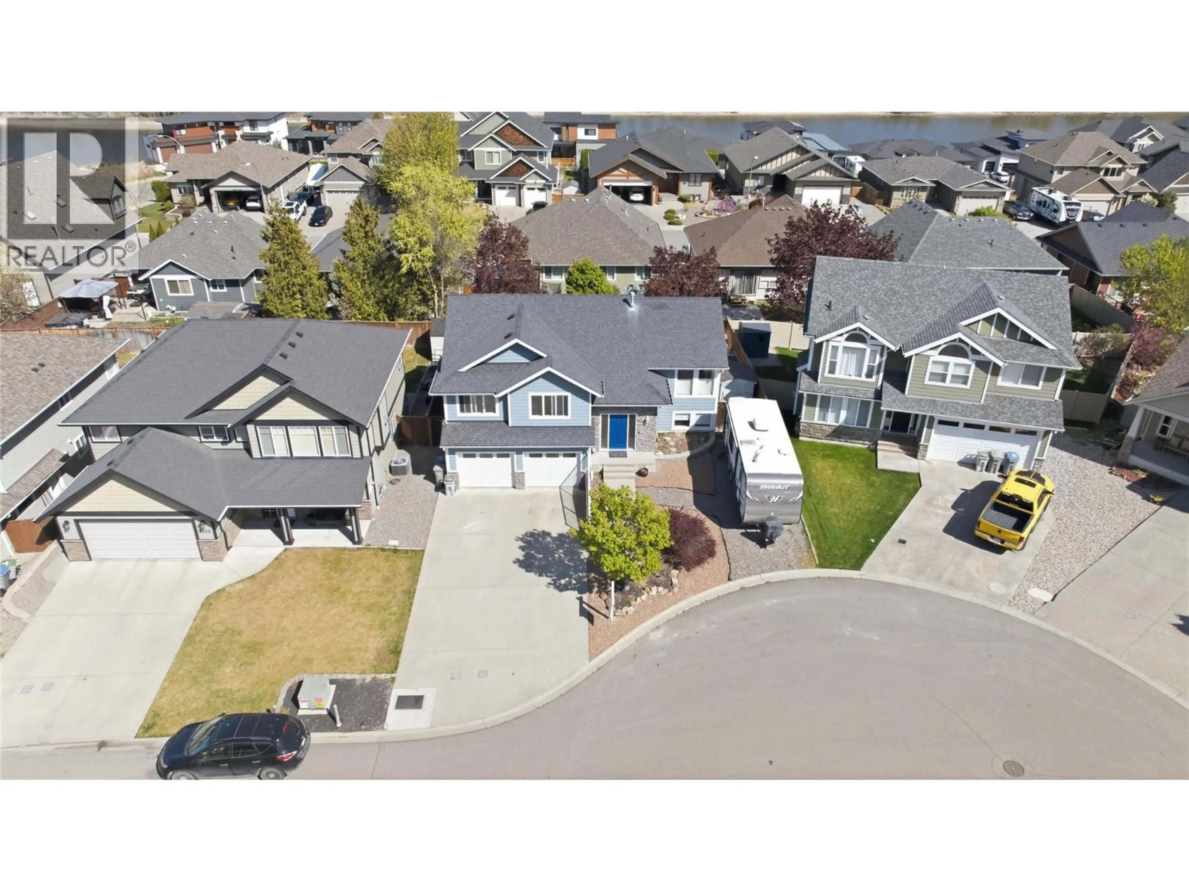 A pic from outside/outdoor area/front of a property/back of a property/a pic from drone, street for 2150 CANTLE PLACE, Kamloops British Columbia V2B0A7