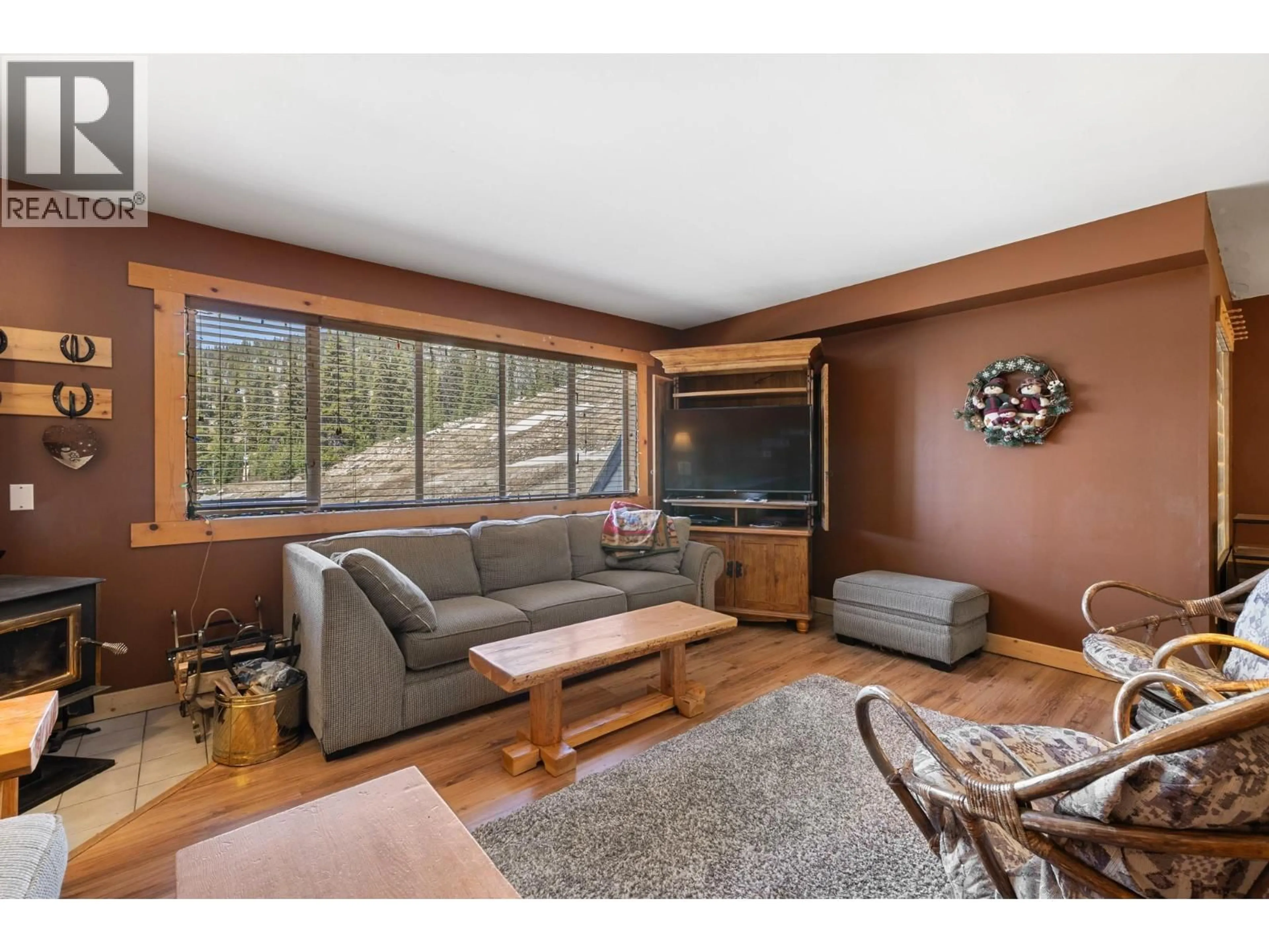 Living room with furniture, wood/laminate floor for B3 - 7375 PORCUPINE ROAD, Big White British Columbia V1P1P3