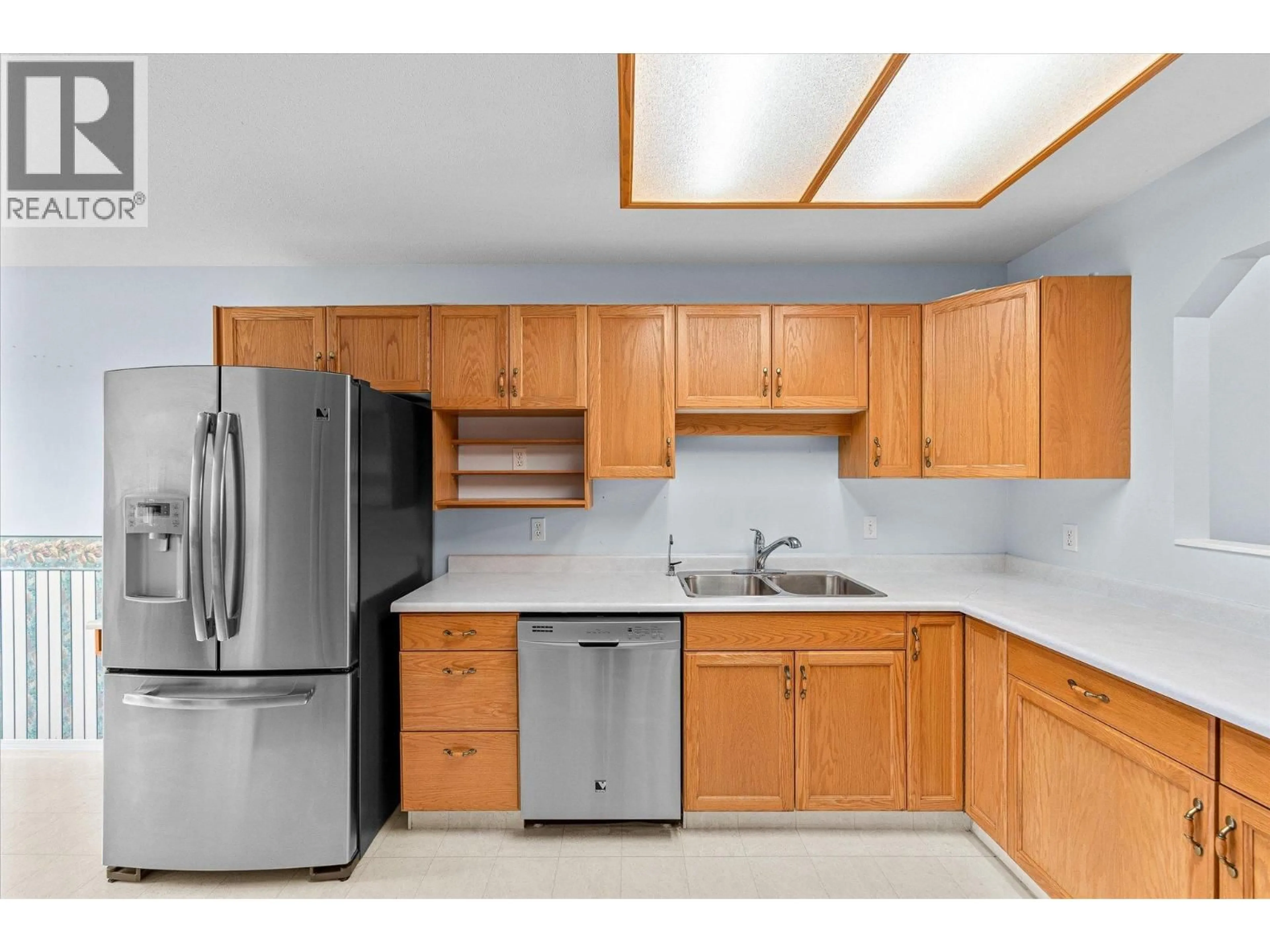 Standard kitchen, unknown for 17 - 1874 PARKVIEW CRESCENT, Kelowna British Columbia V1X7G6