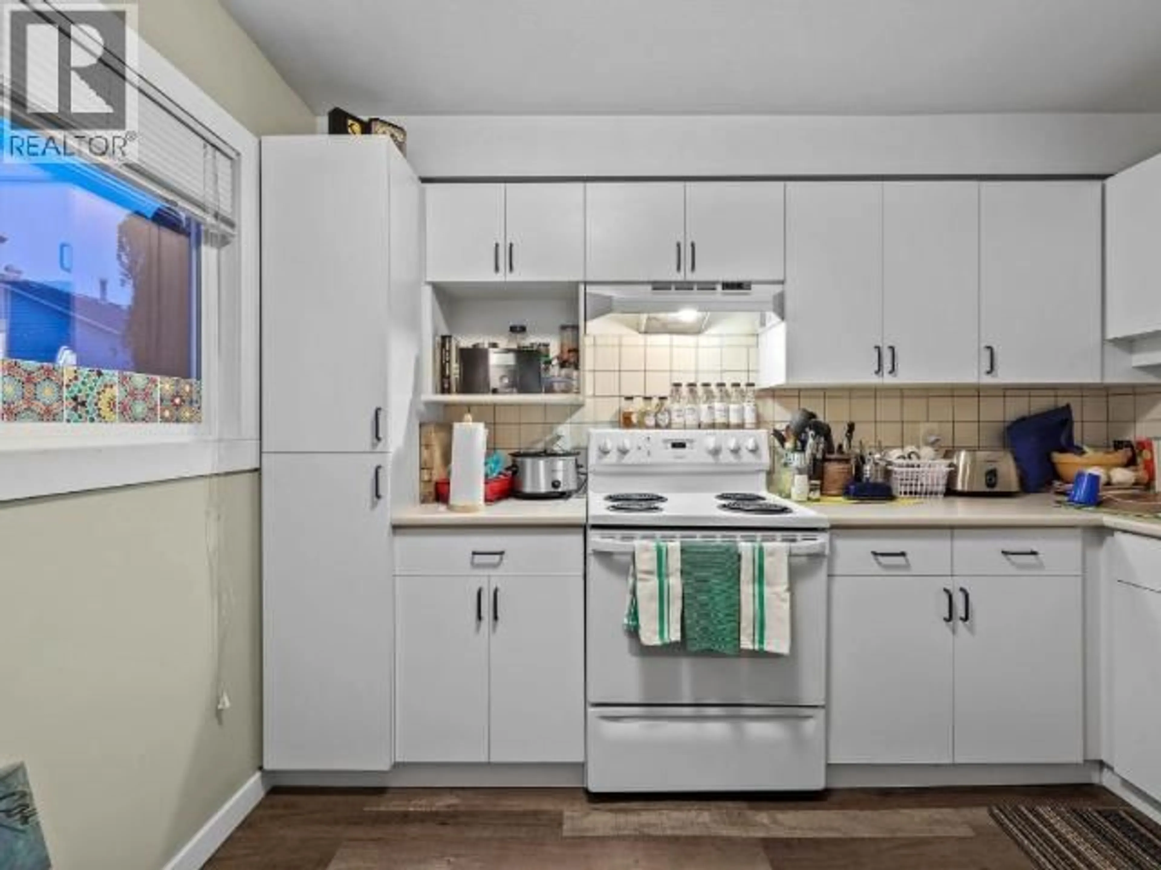 Standard kitchen, unknown for 2017 SUNNYCREST AVENUE, Kamloops British Columbia V2B4L9