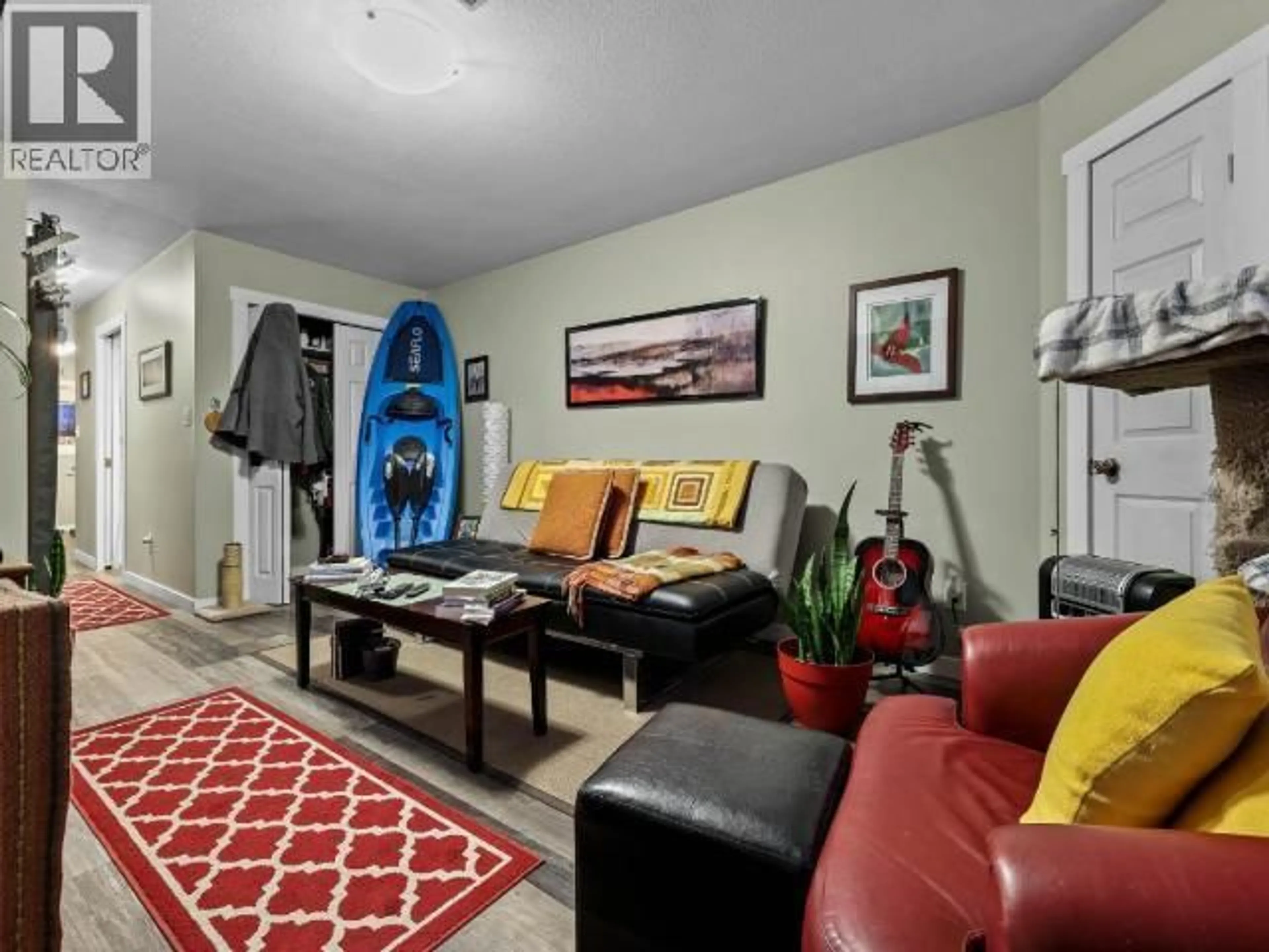 Living room with furniture, unknown for 2017 SUNNYCREST AVENUE, Kamloops British Columbia V2B4L9
