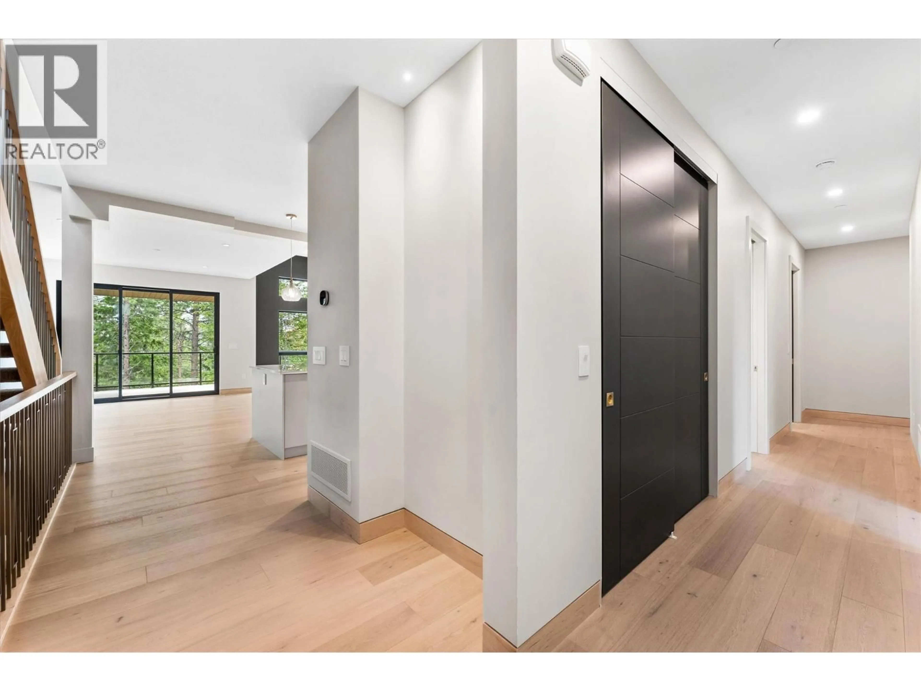 Indoor foyer for 10313 LONG ROAD, Lake Country British Columbia V4V0A9